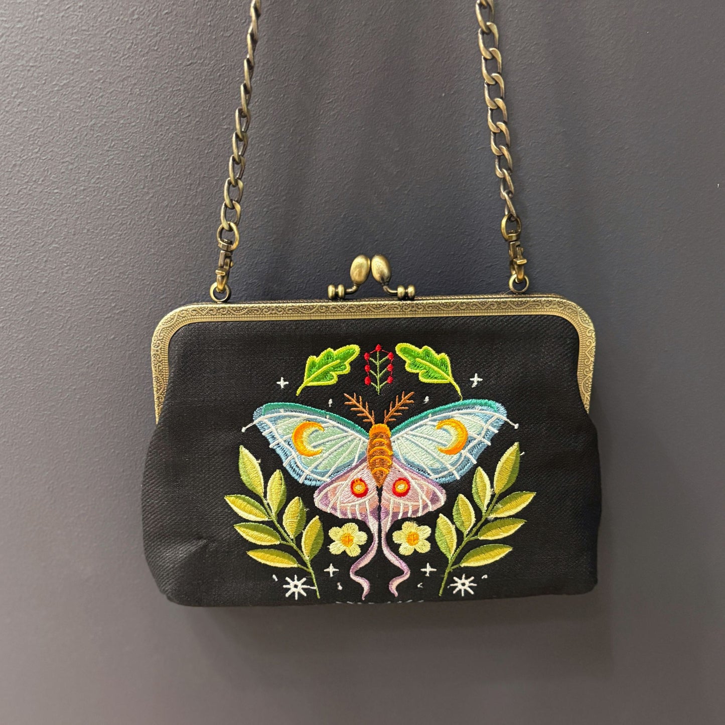 Butterfly Vintage Kisslock Bag | Embroidered Retro Handbag with Chain Strap