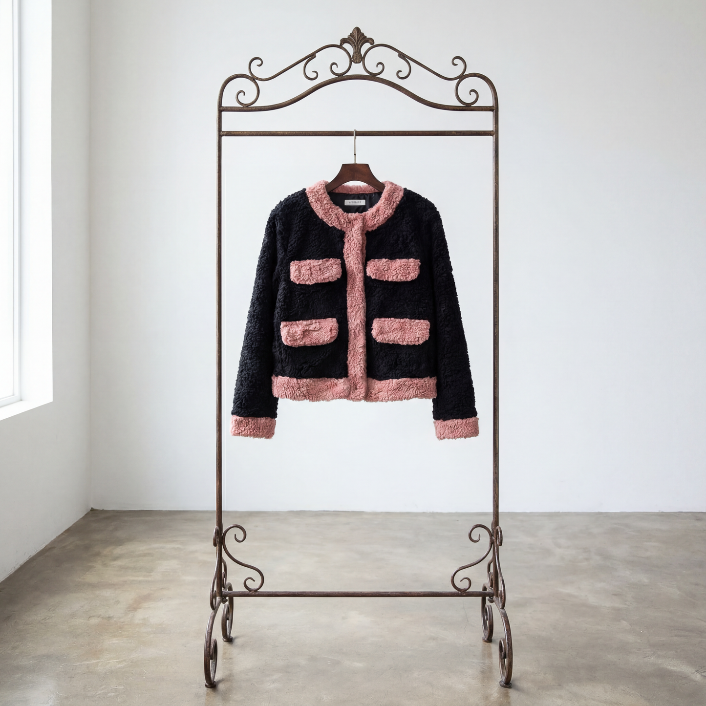 Chic Long Sleeve Faux Fur Jacket with Pocket Details | Soft, Stylish Winter Essential