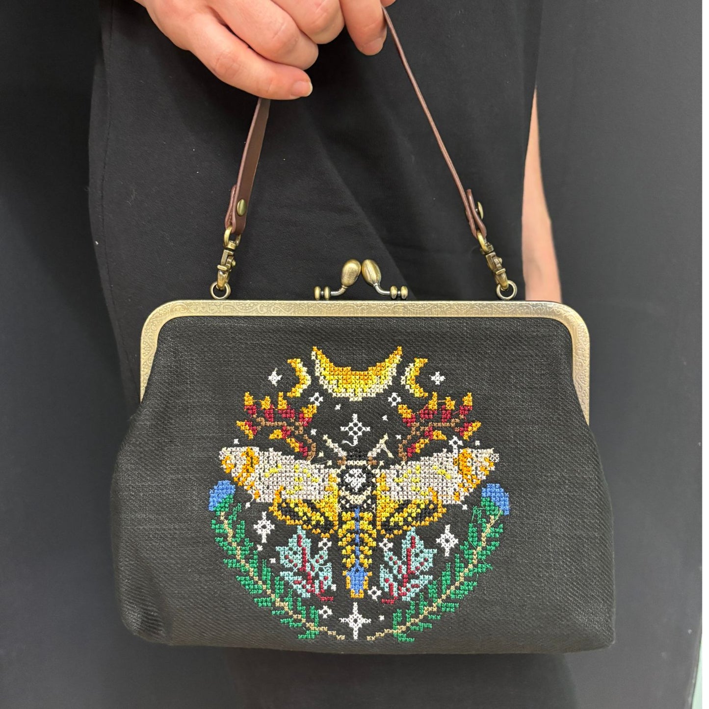 Skull Head Moth Vintage Kisslock Bag | Embroidered Design Handheld Shoulder Bag