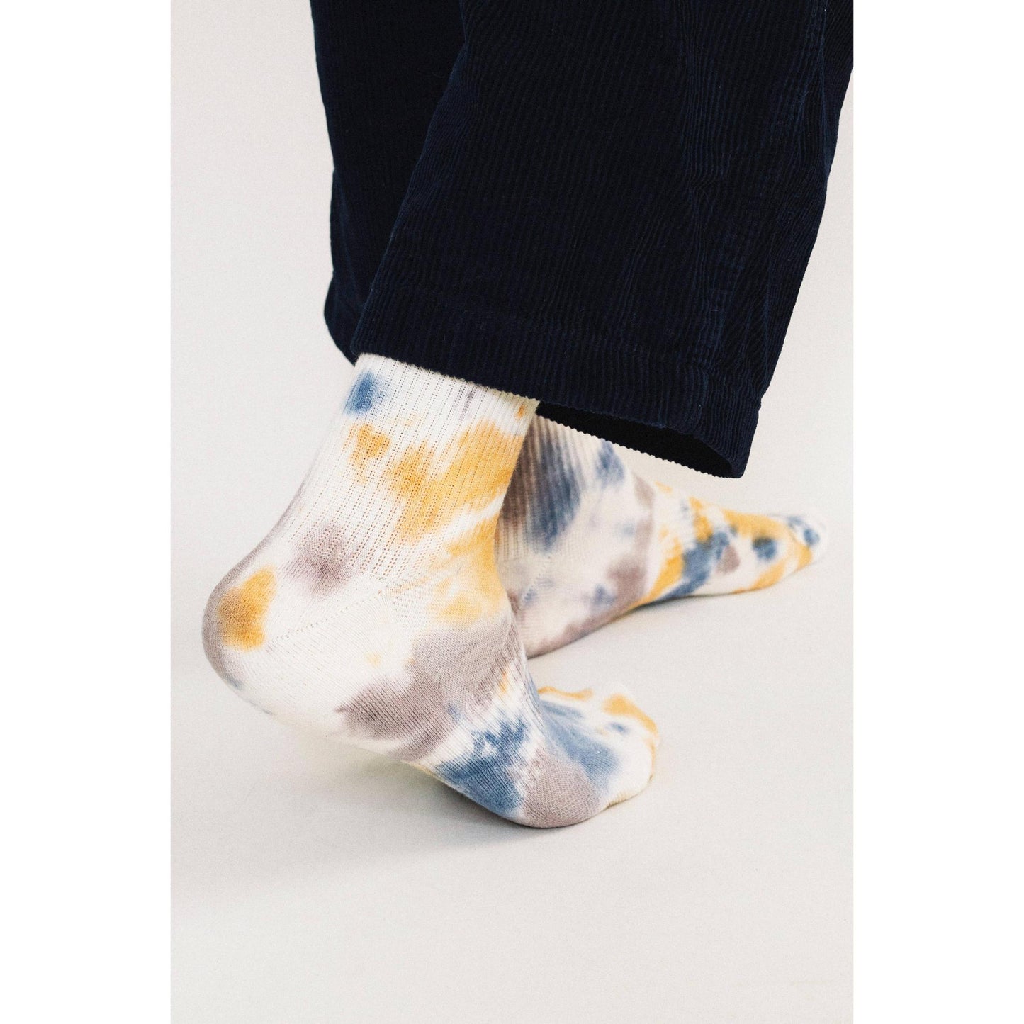 Trippy Crew Socks in Caramel and Cloudy Tie Dye | Seamless Toe Men 9 to 12