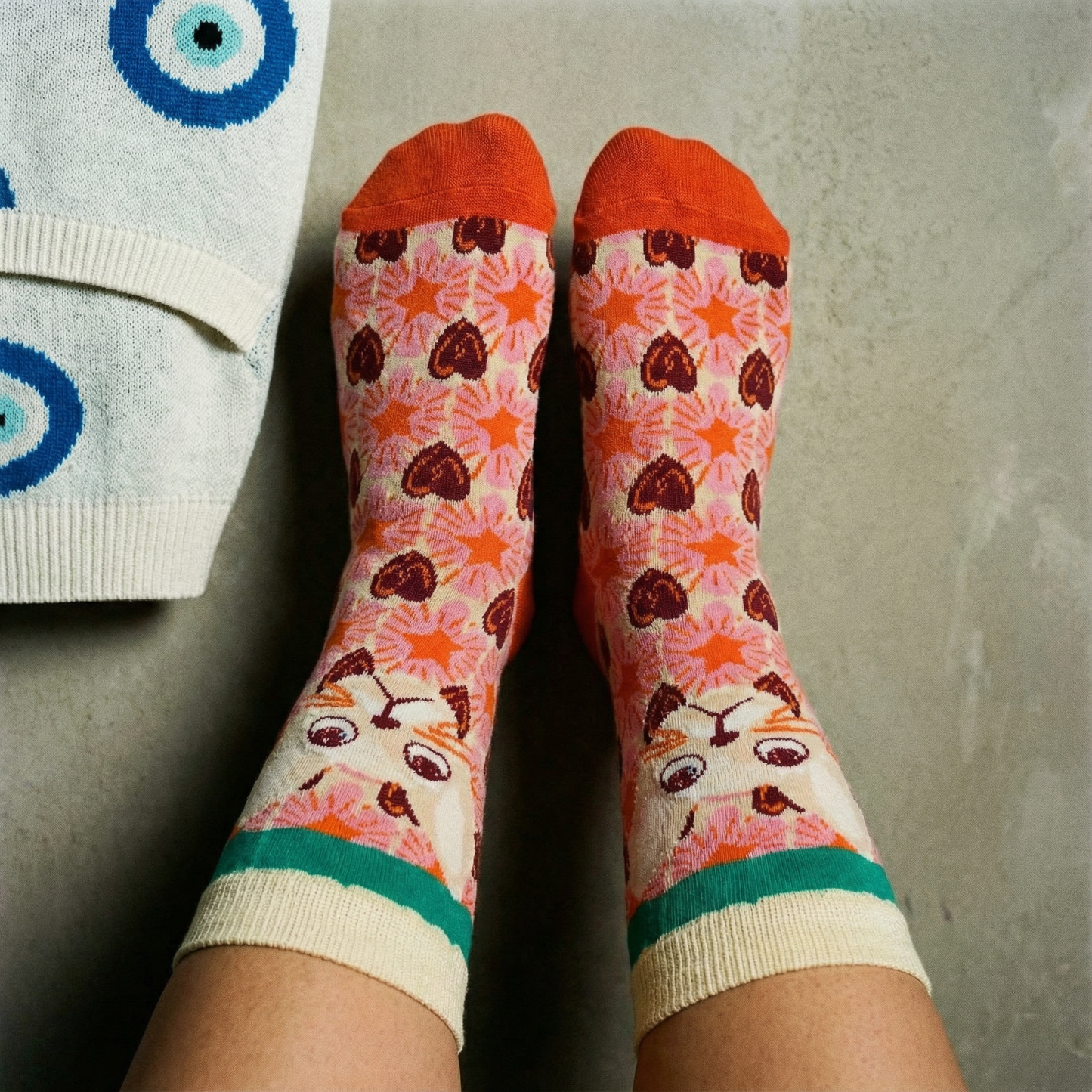 Vintage Cat Face Heart Socks | Pink Women‘s Crew Socks