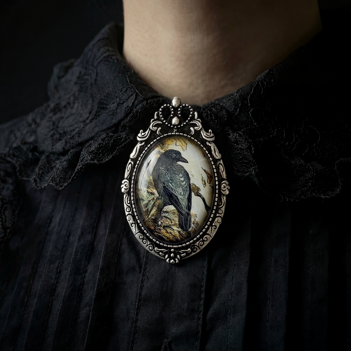 Antique Crow Cameo Art Brooch in Vintage Silver