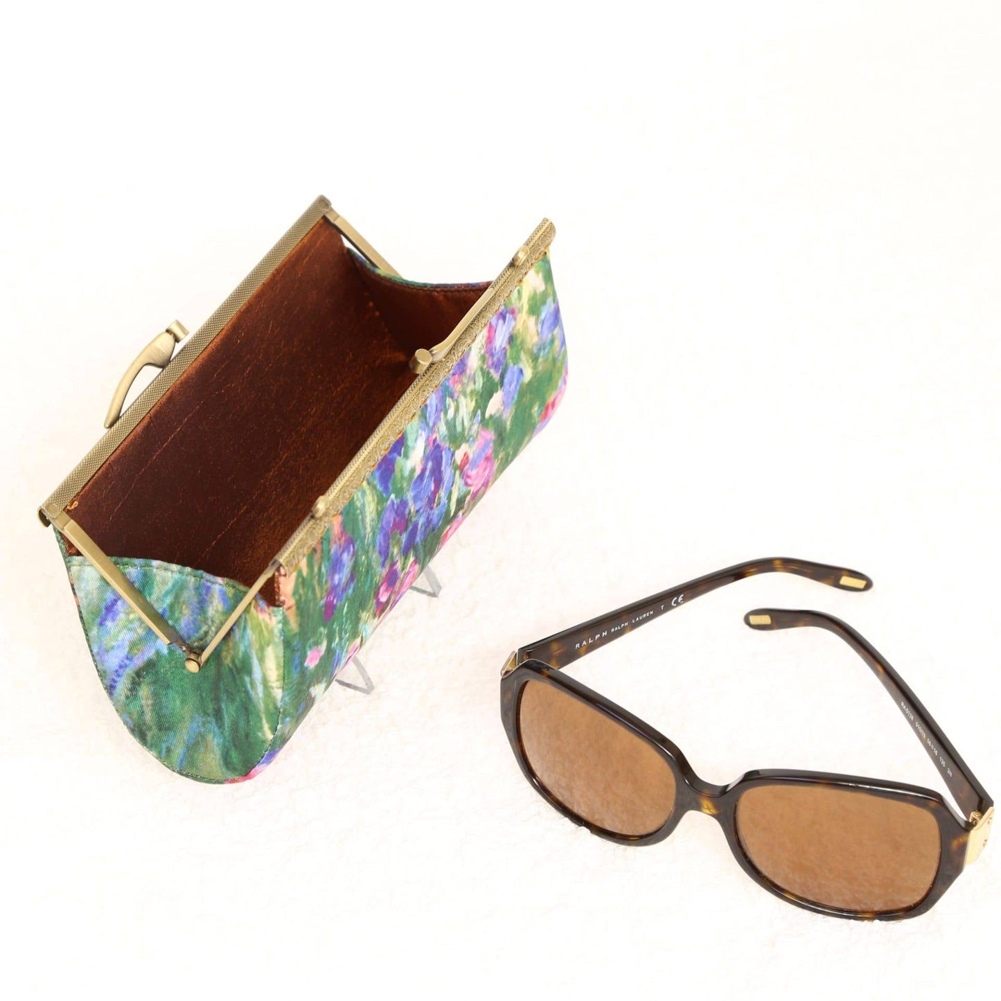Artist-Inspired Eyeglasses Case – Monet Alice Gardens | Handmade Satin Glasses Holder with Kiss Clasp Frame
