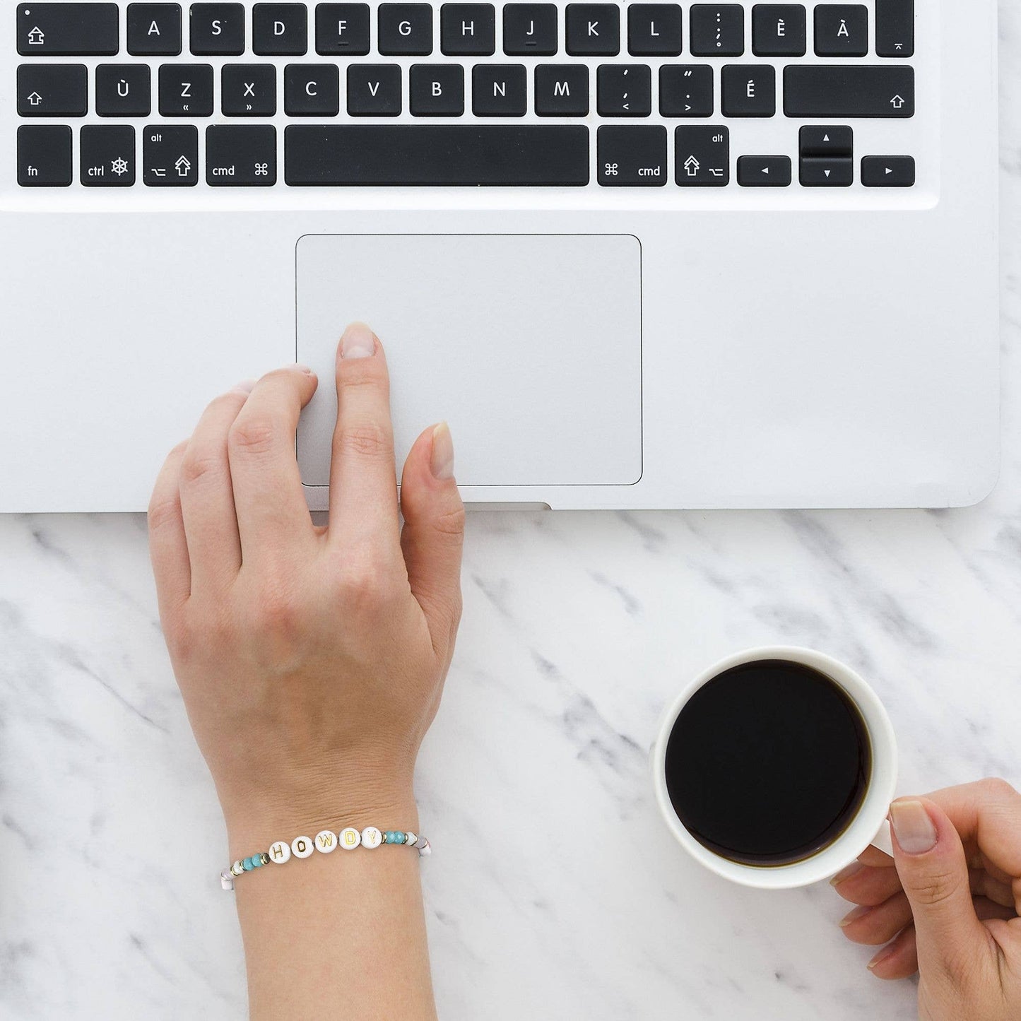 Golden Howdy Candle & Bracelet Set | Scented Candle & Beaded Bracelet Giftable Set