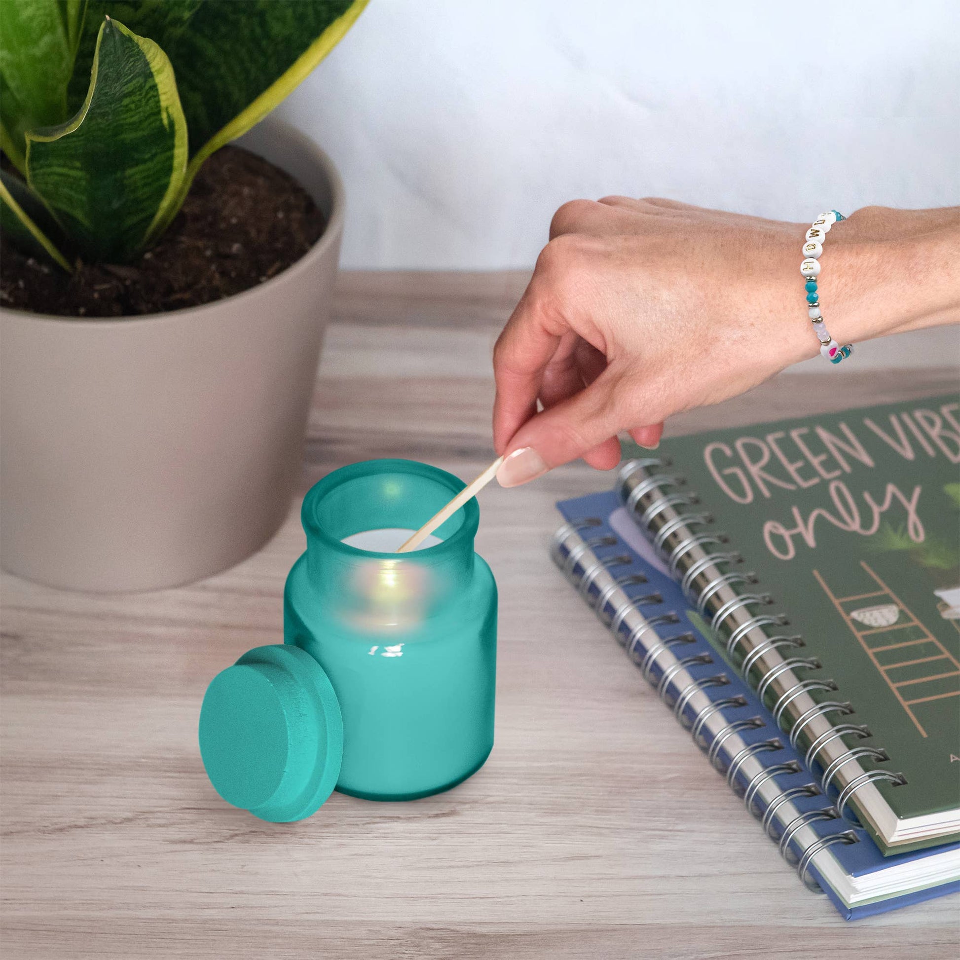 Golden Howdy Candle & Bracelet Set | Scented Candle & Beaded Bracelet Giftable Set