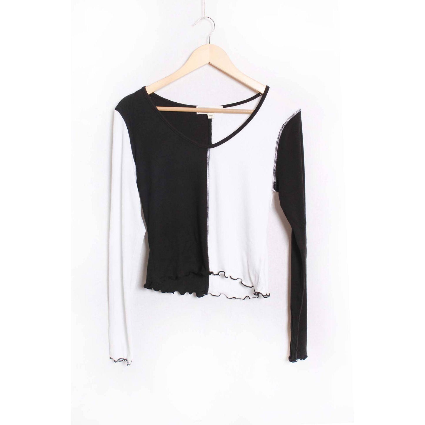 Black & White Cookie Two-Toned Scoop Neck Long Sleeve Top  | Trendy Cropped Fitted Contrast Top [Sizes SM–XL]