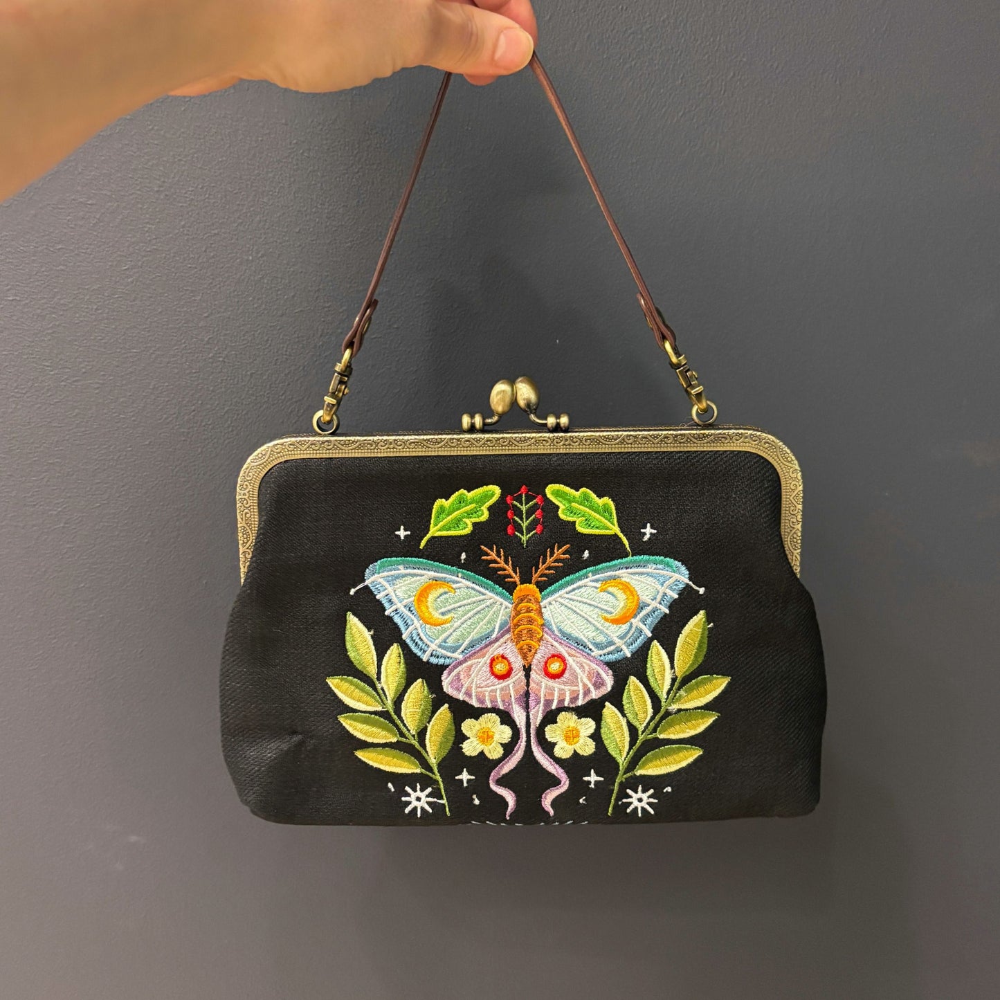 Butterfly Vintage Kisslock Bag | Embroidered Retro Handbag with Chain Strap