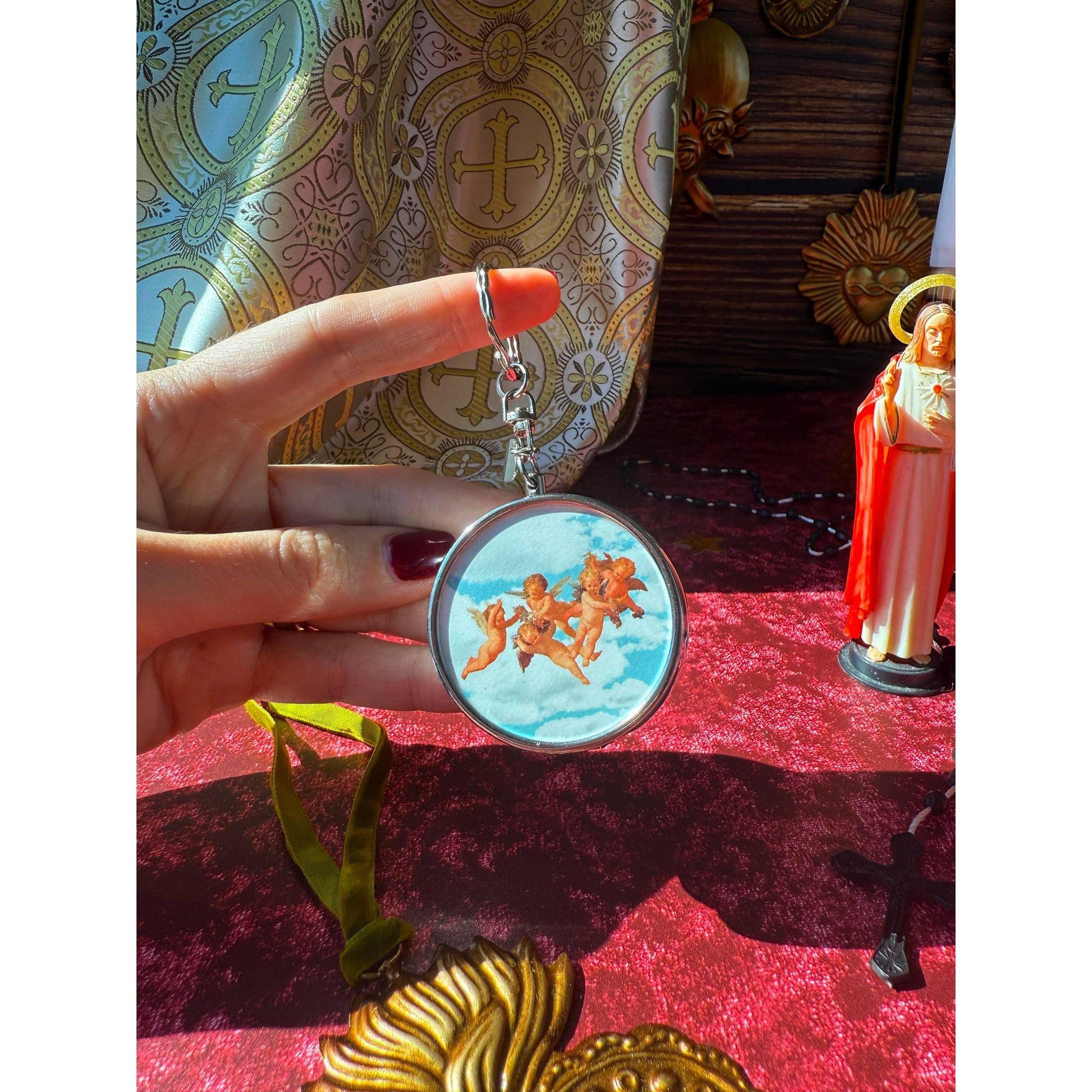 Cherub Ash Tray Keychain | Angel Cherub Pocket Ashtray Keychain | Cute Kitsch Smoking Accessory