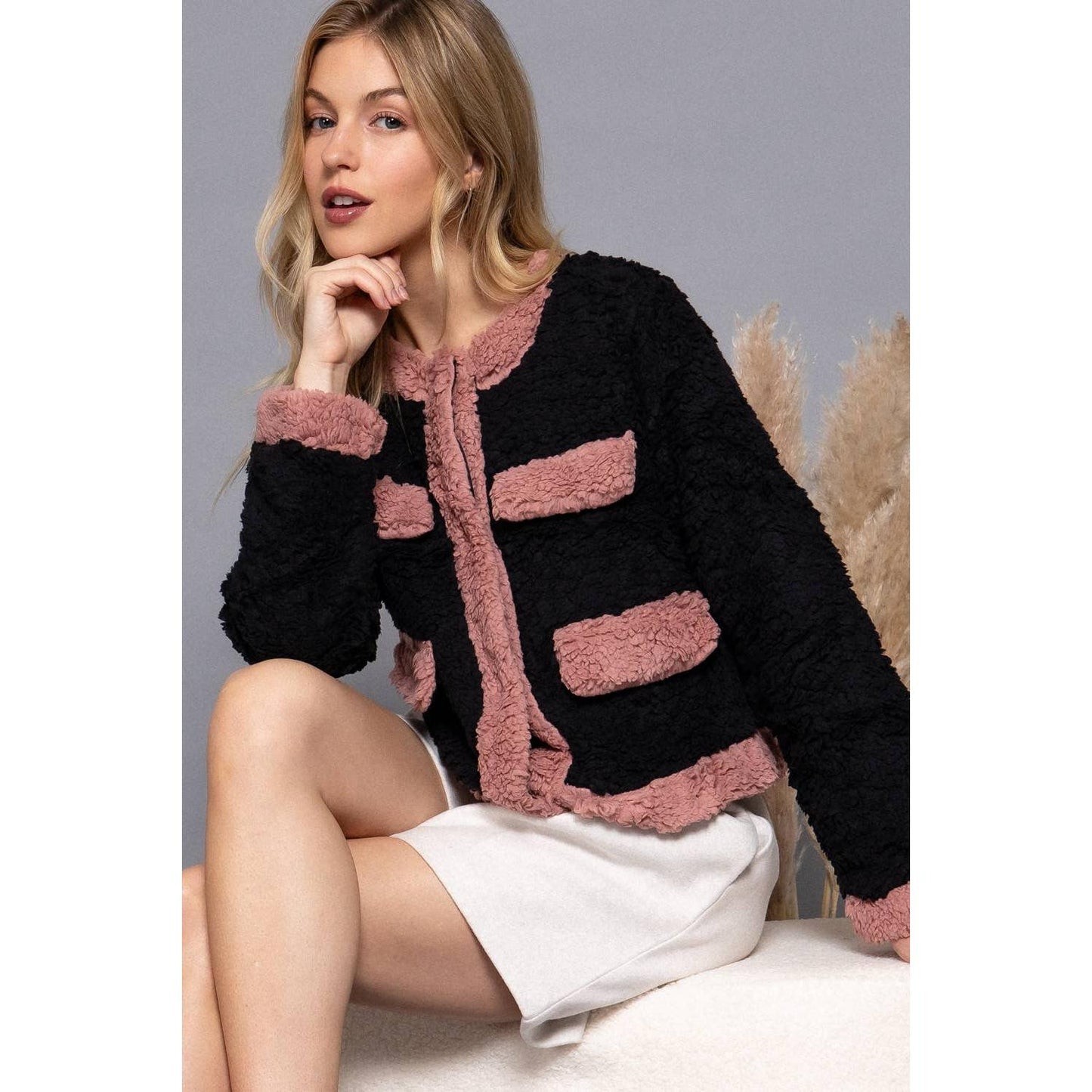 Chic Long Sleeve Faux Fur Jacket with Pocket Details | Soft, Stylish Winter Essential
