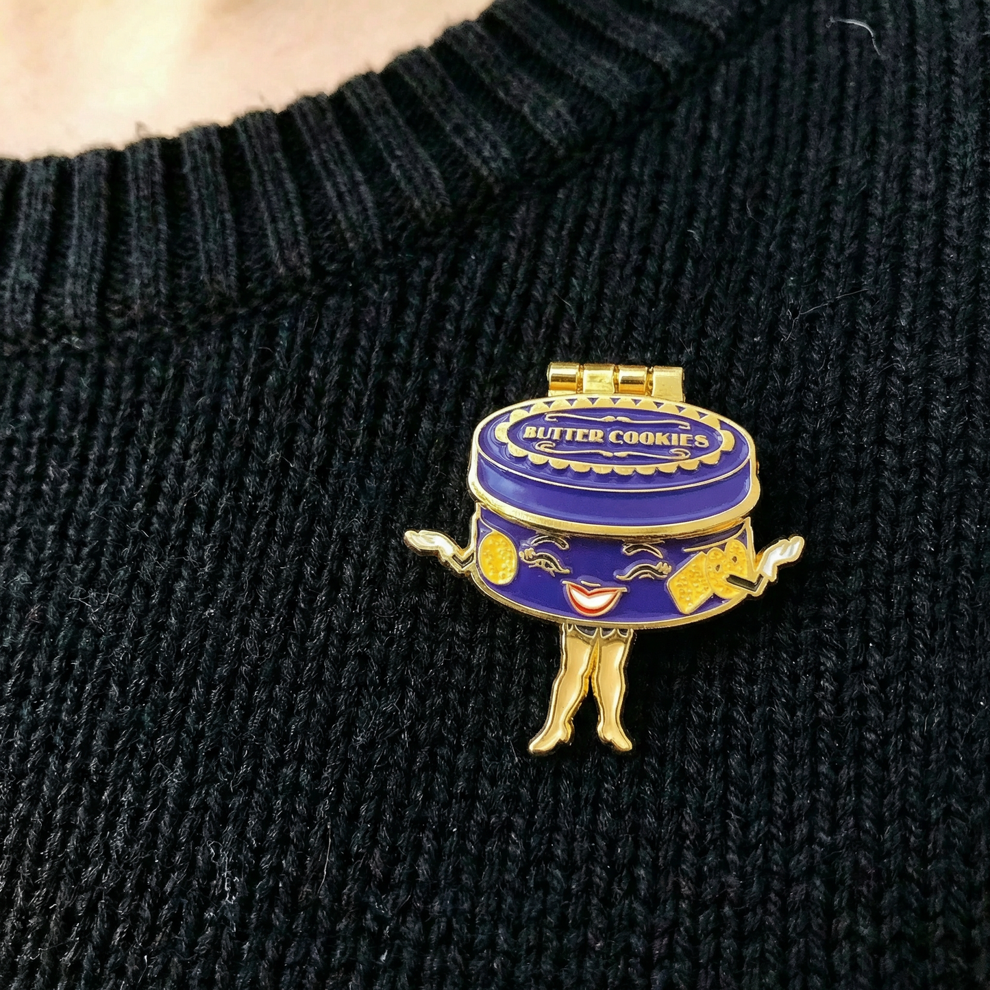 Cookie Tin Hinge Moving Enamel Pin | Nostalgic Danish Butter Cookie Box Pin