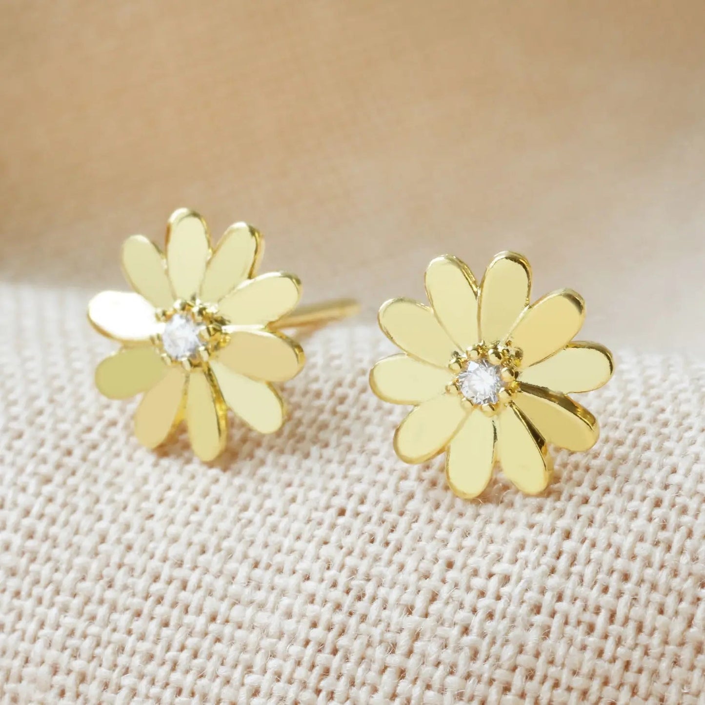 Daisy Stud Earrings in Gold | 14K Gold Plated Brass and Real Freshwater Pearls