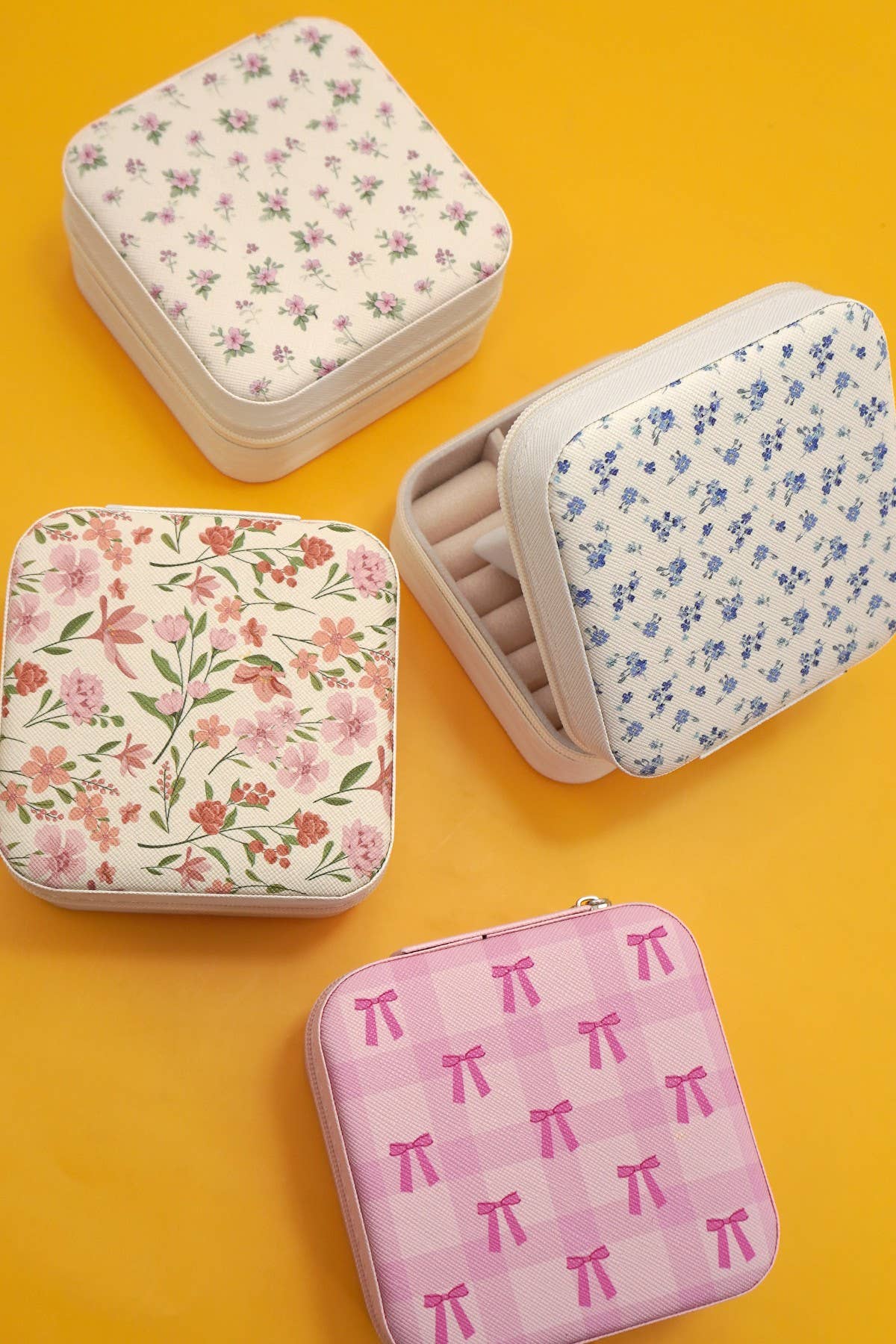 Designed Jewelry Organizer Travel Box Case [Bow Fuchsia or Bow Light Pink]