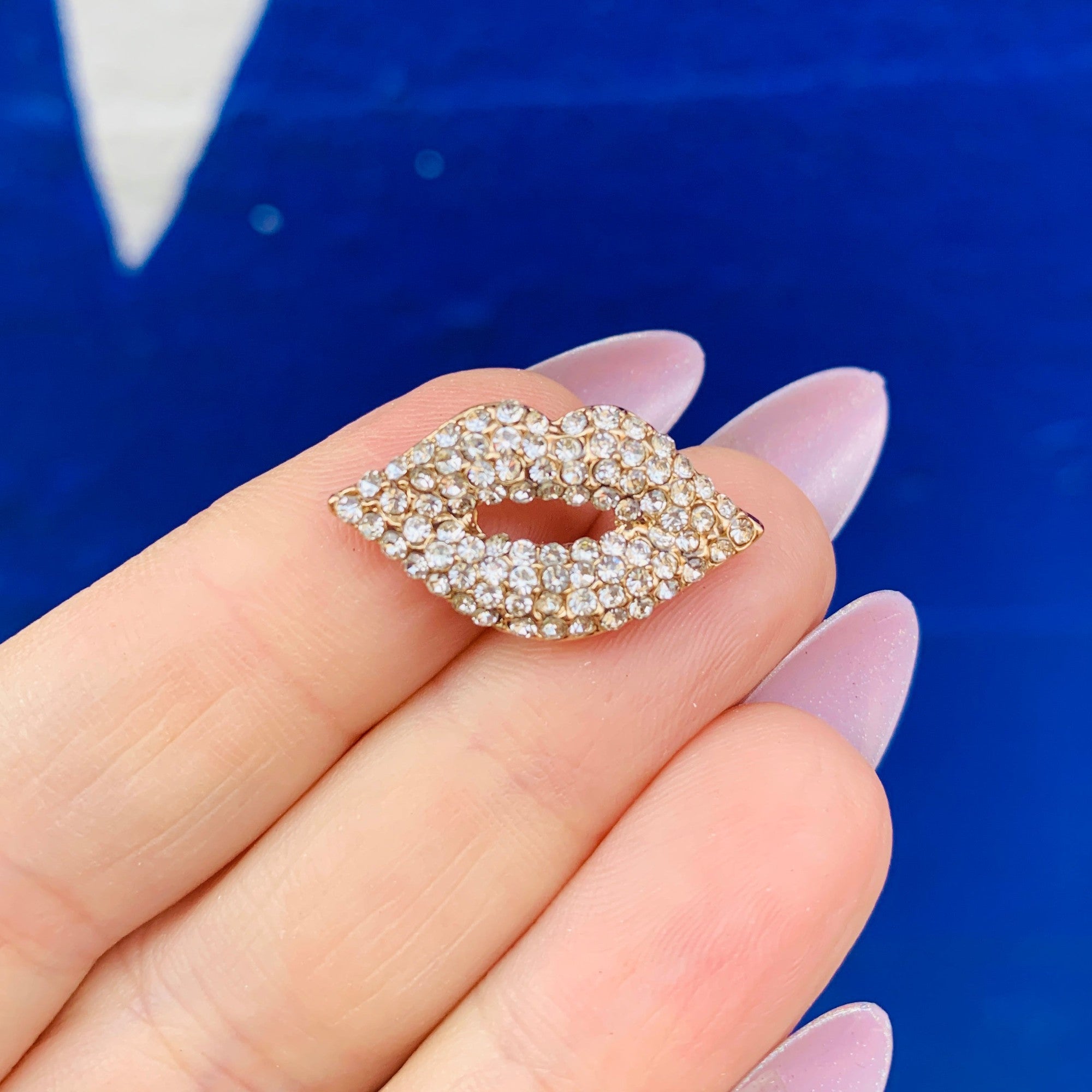 Diamond Kiss Lapel Pin 0.9 Glam Rhinestone Gold Pin Brooch The Bullish Store
