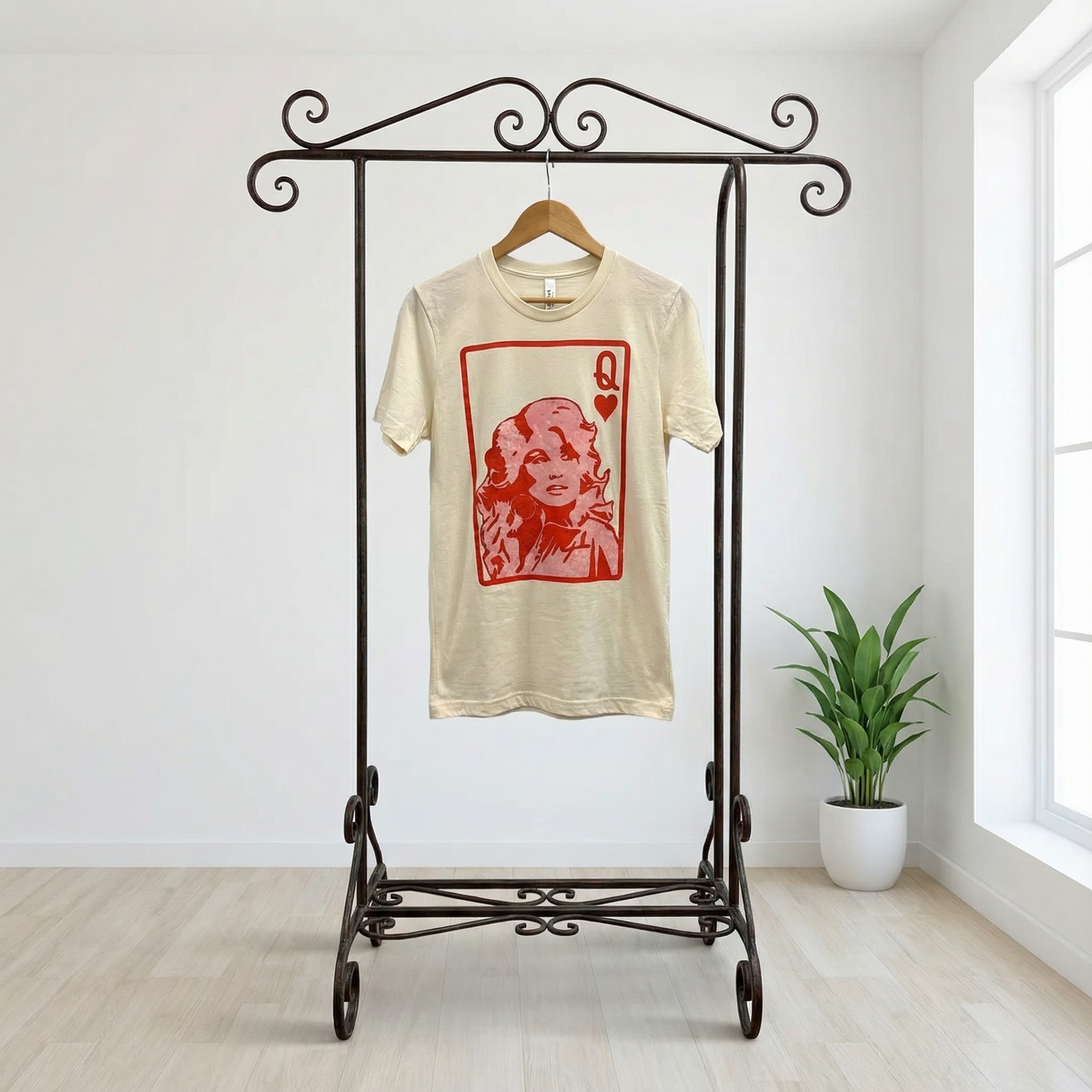 Dolly Queen of Hearts Graphic Tee Shirt in Cream/Natural [Sizes S-2XL]