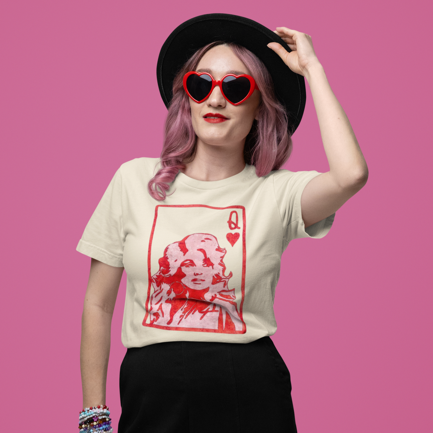 Dolly Queen of Hearts Graphic Tee Shirt in Cream/Natural [Sizes S-2XL]