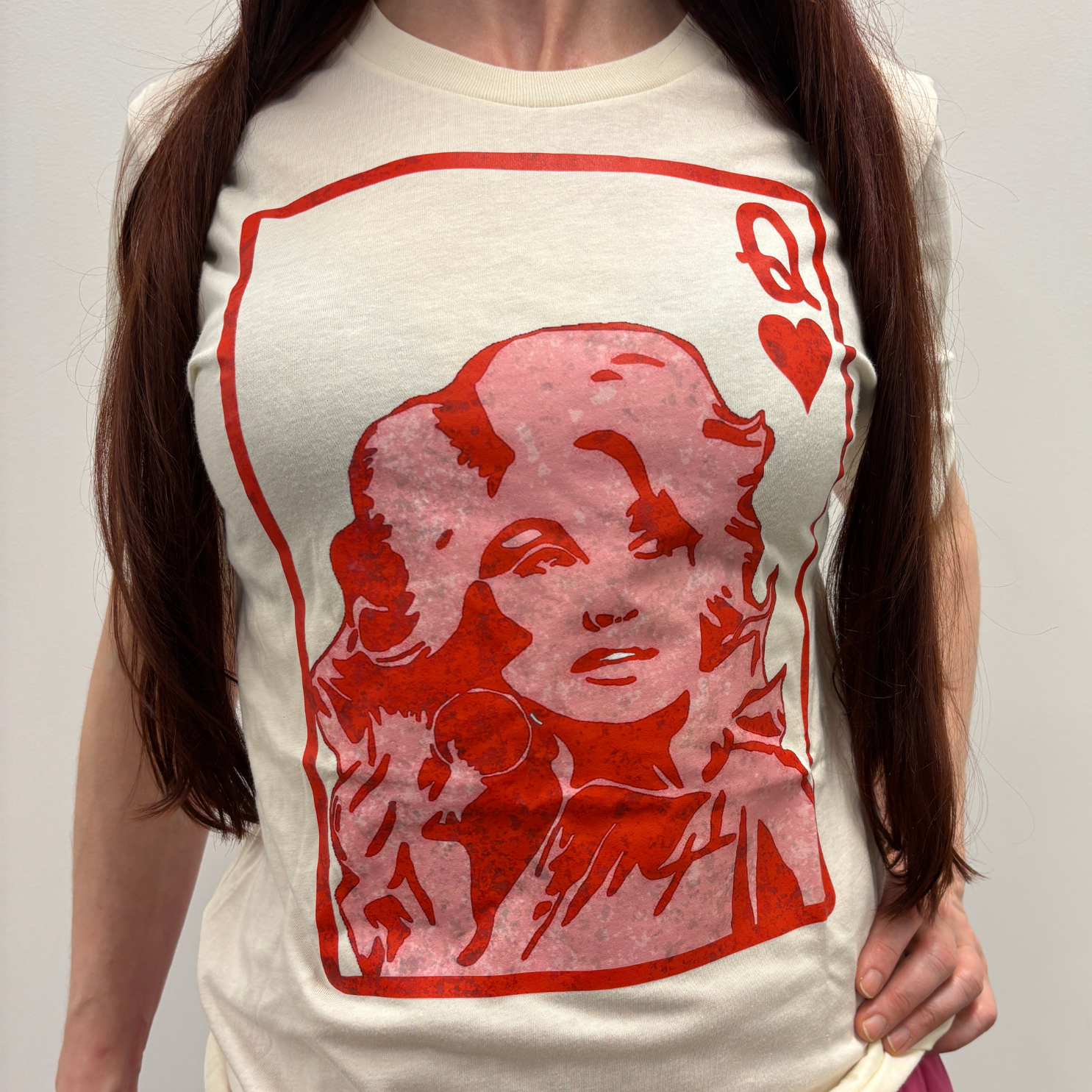 Dolly Queen of Hearts Graphic Tee Shirt in Cream/Natural [Sizes S-2XL]