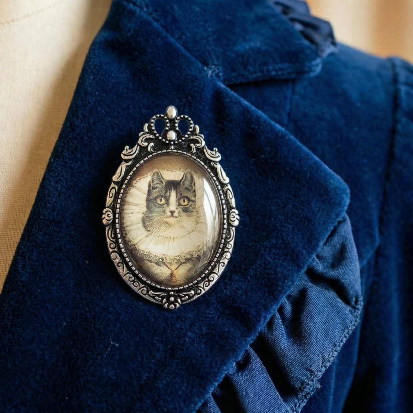 Elizabethan Cat Brooch | Vintage Victorian Cat Portrait Glass Cabochon Pin