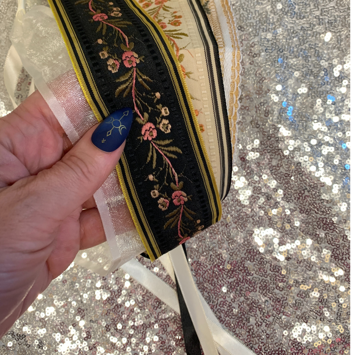 Embroidered Floral Tie Fabric Headband Set | 4 Sweet Neutral Headbands in Beige, White & Black