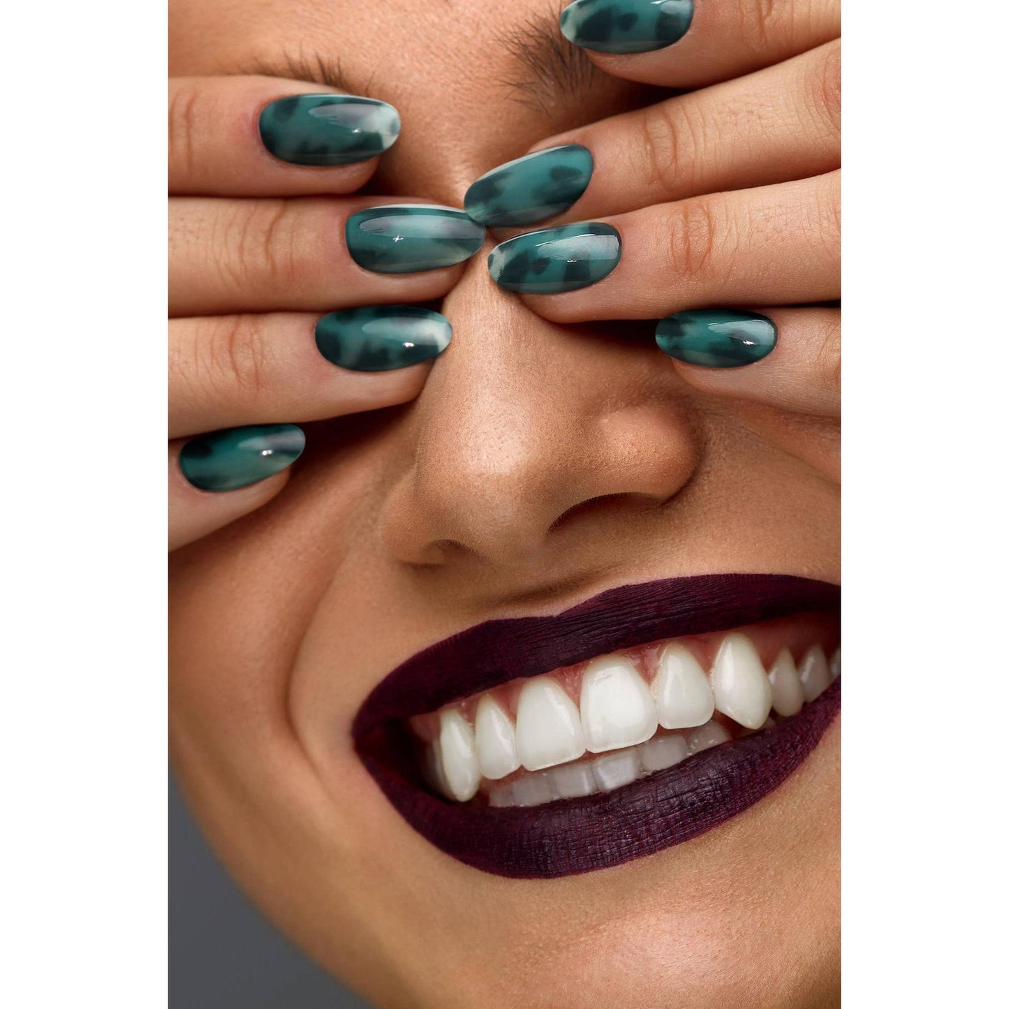 Emerald Amber Peacock Green Press-On Nails | Glossy Reusable & Non-Toxic