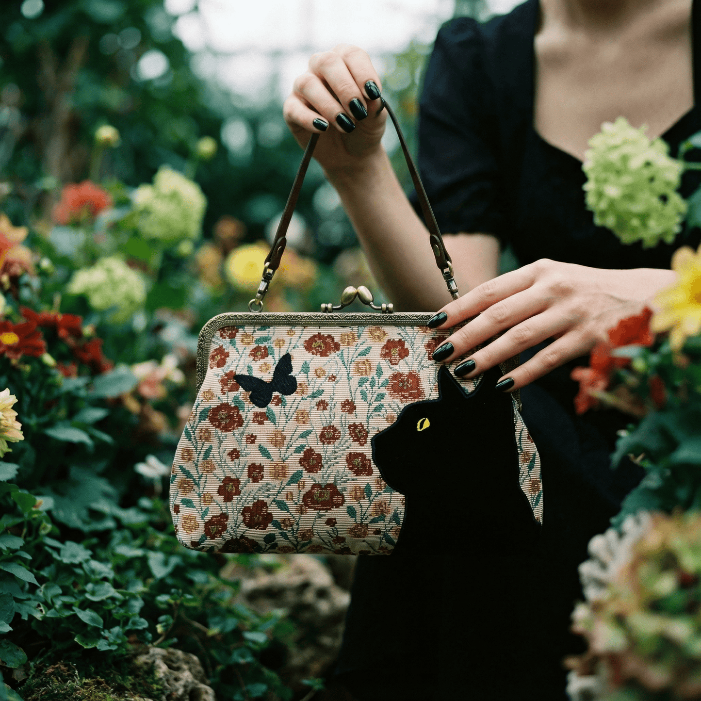 Floral Black Cat Kisslock Bag | Vintage Look Handbag Shoulder Bag