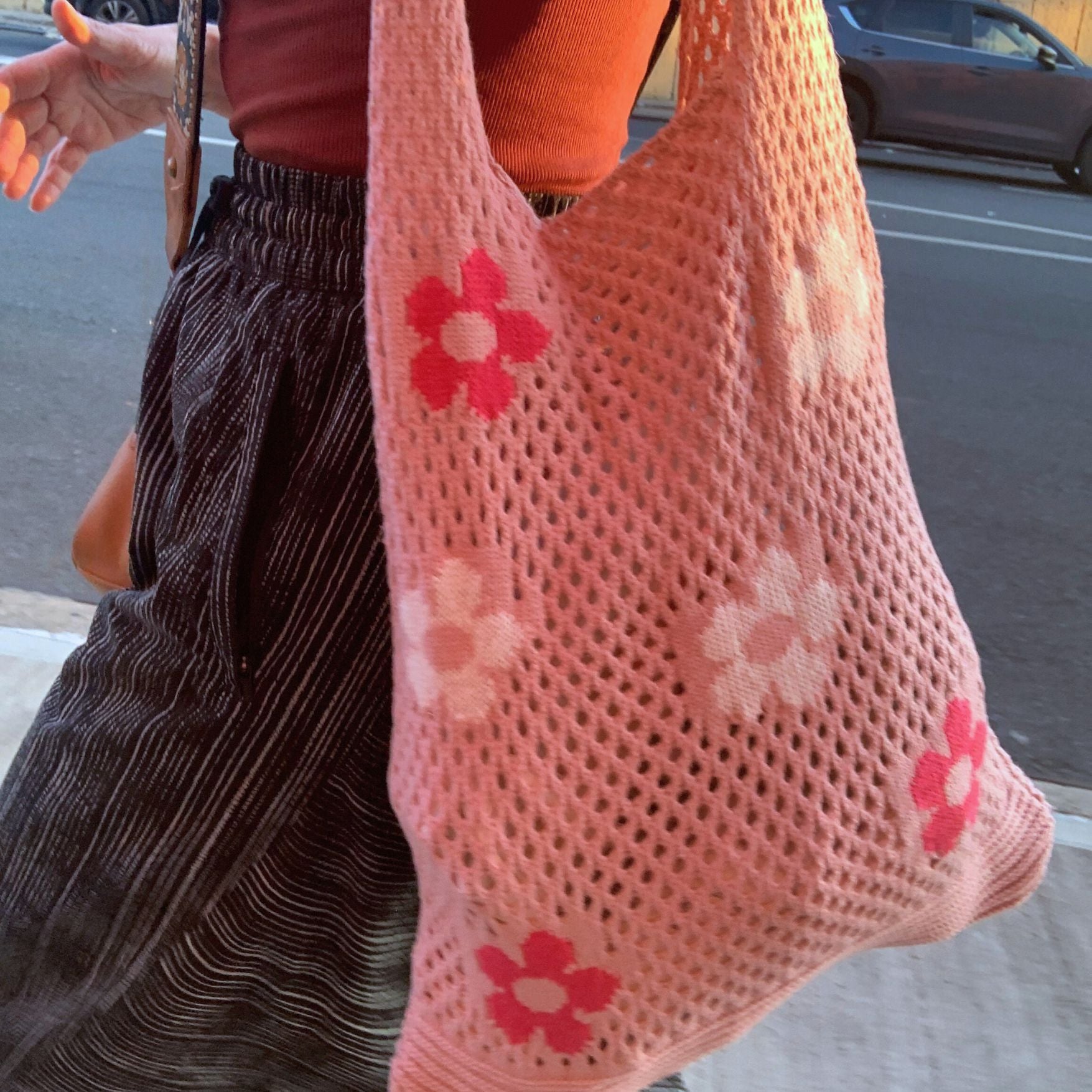 Floral Print Soft Knitted Tote Bag in Groovy Pink