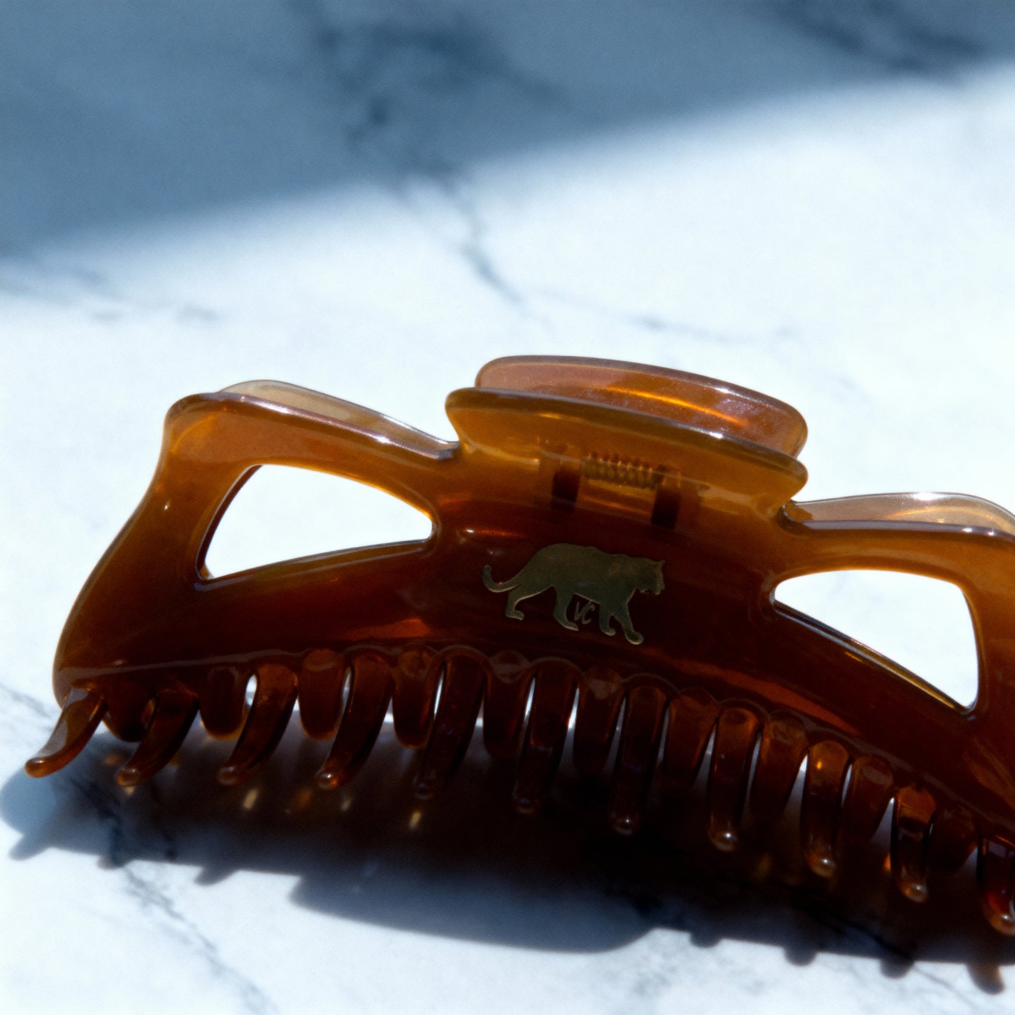 Giant Caramel Megabow Hair Claw for Long, Thick Hair | Velvet Claws Panther Icon in Gold Foil