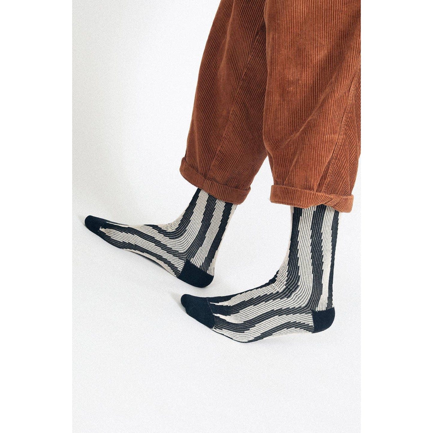 Groove Knit Dress Crew Sock | Men's Black & White Striped Crew Socks | Size 9–12