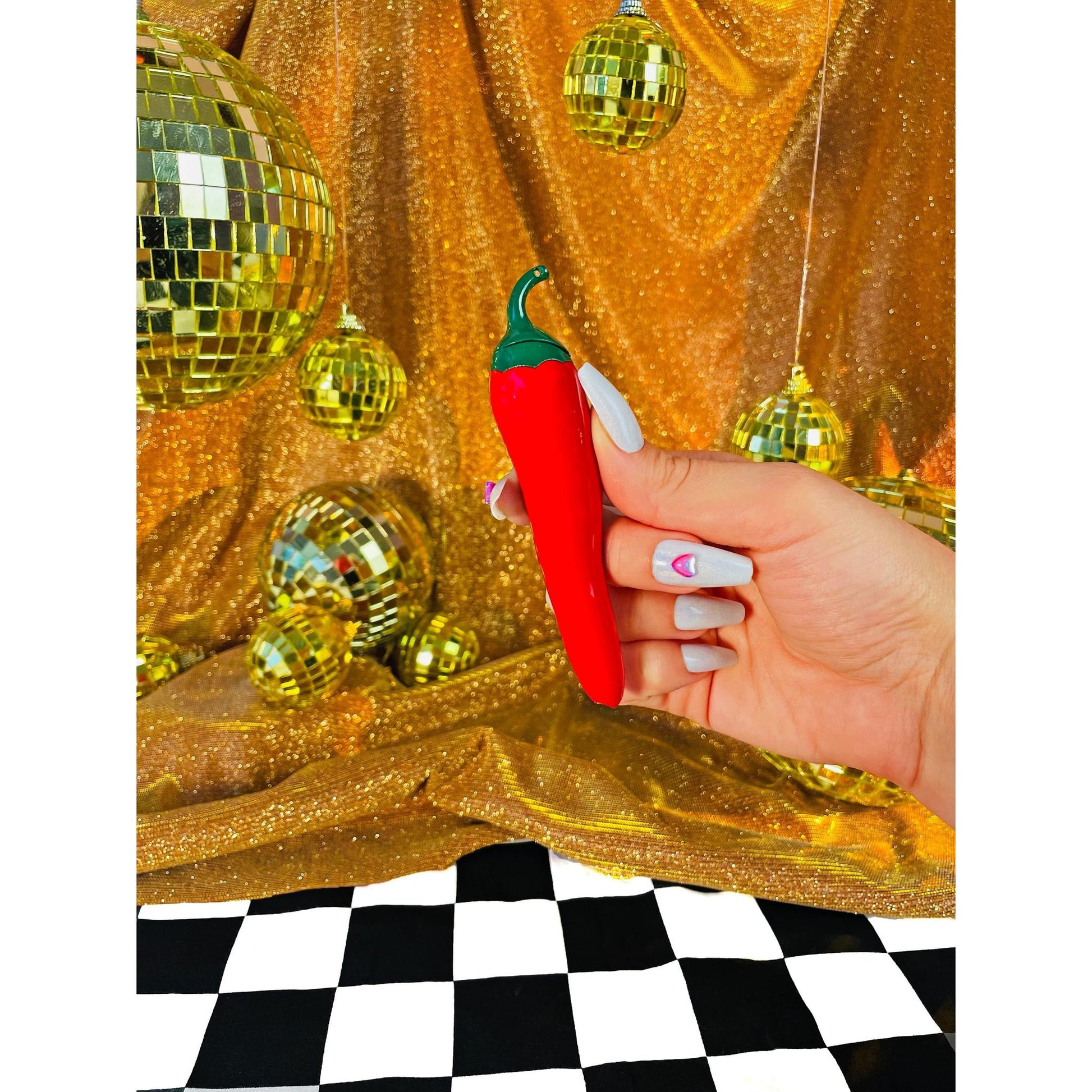 Hot pepper! Lighter in Red Chili Pepper Shaped | Butane Pocket Cigar Igniter | 4.5" x 1"