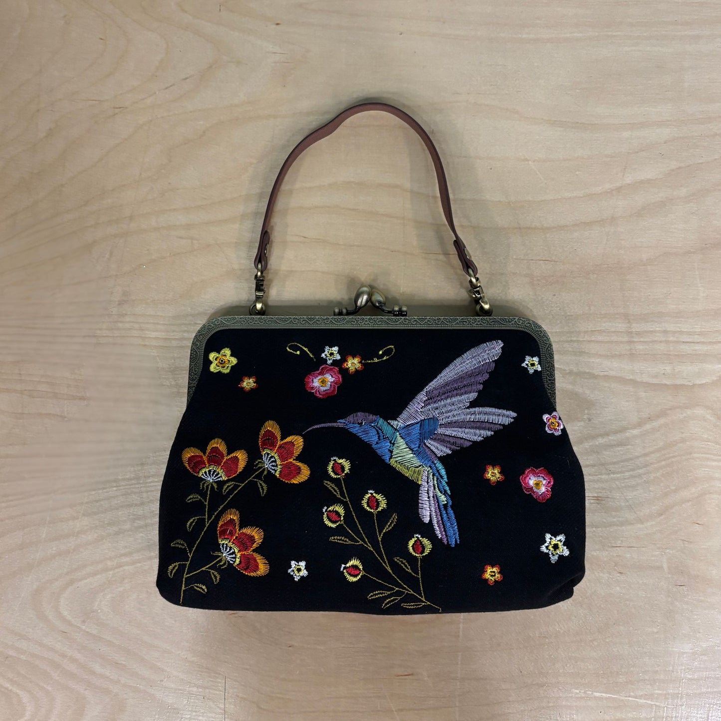 Hummingbird Kisslock Bag in Black | Embroidered Floral Handheld Shoulder Bag