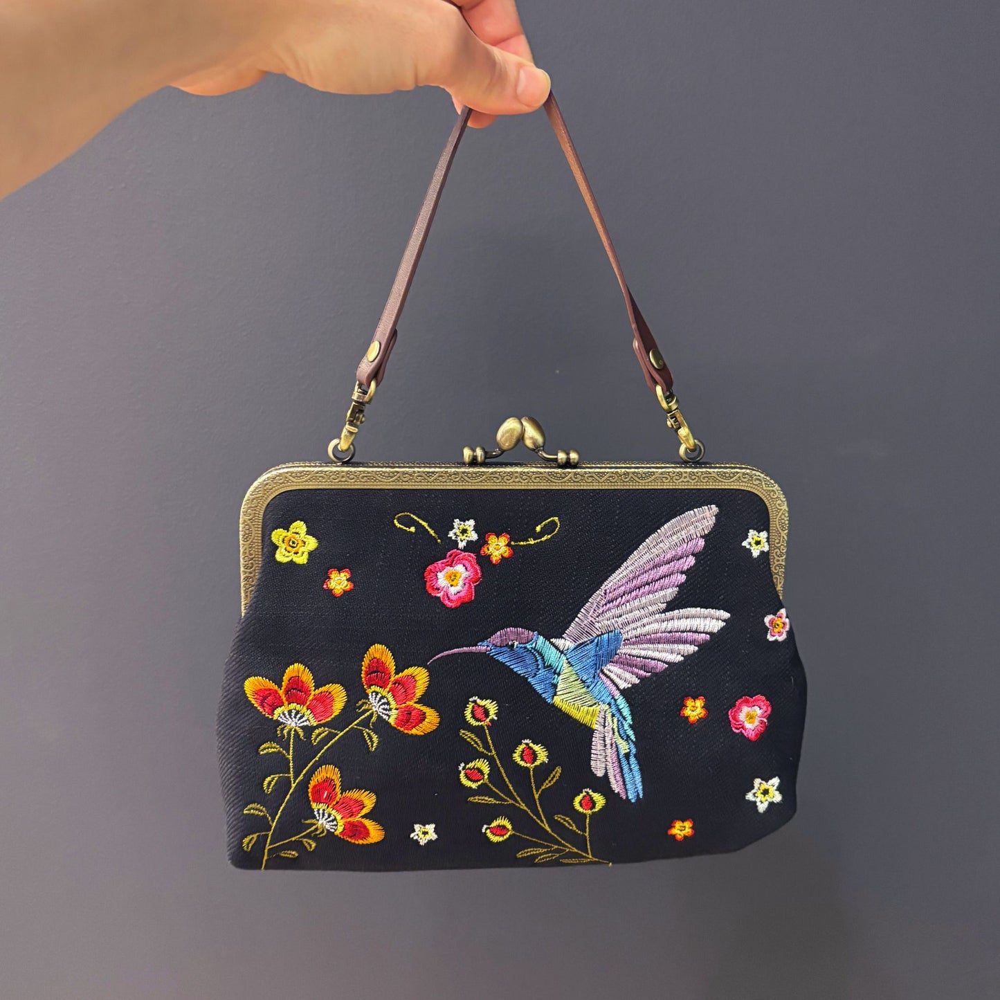 Hummingbird Kisslock Bag in Black | Embroidered Floral Handheld Shoulder Bag