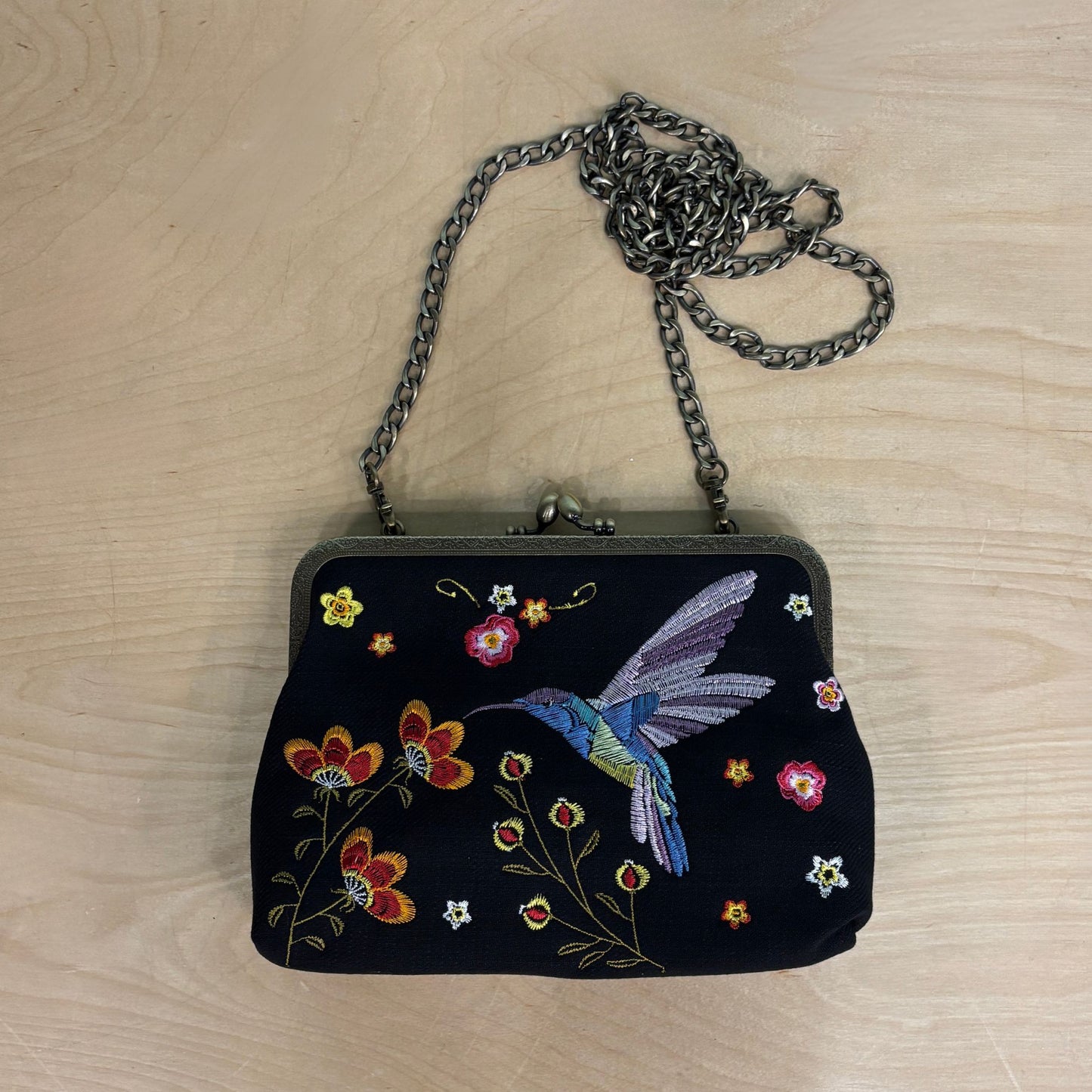 Hummingbird Kisslock Bag in Black | Embroidered Floral Handheld Shoulder Bag