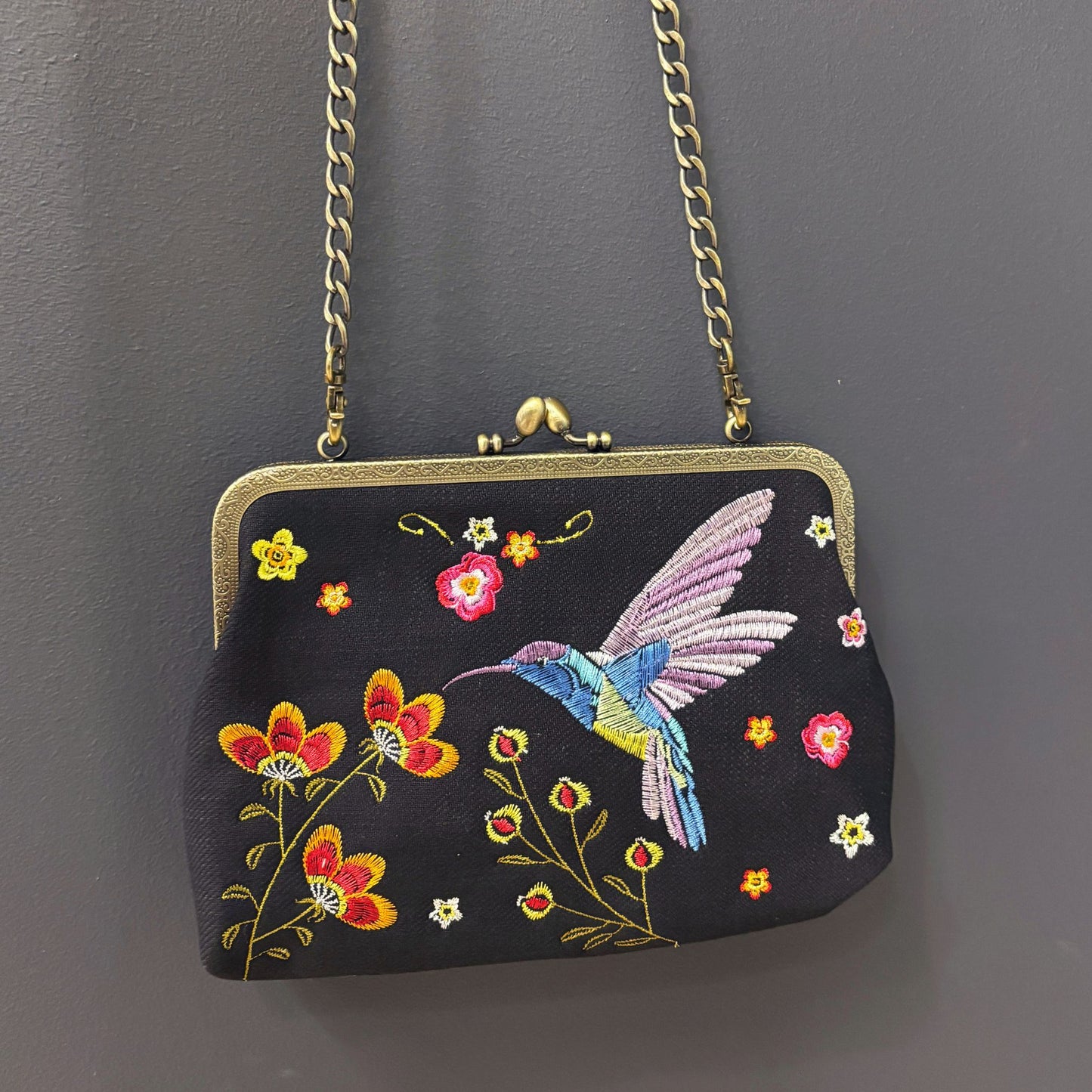 Hummingbird Kisslock Bag in Black | Embroidered Floral Handheld Shoulder Bag