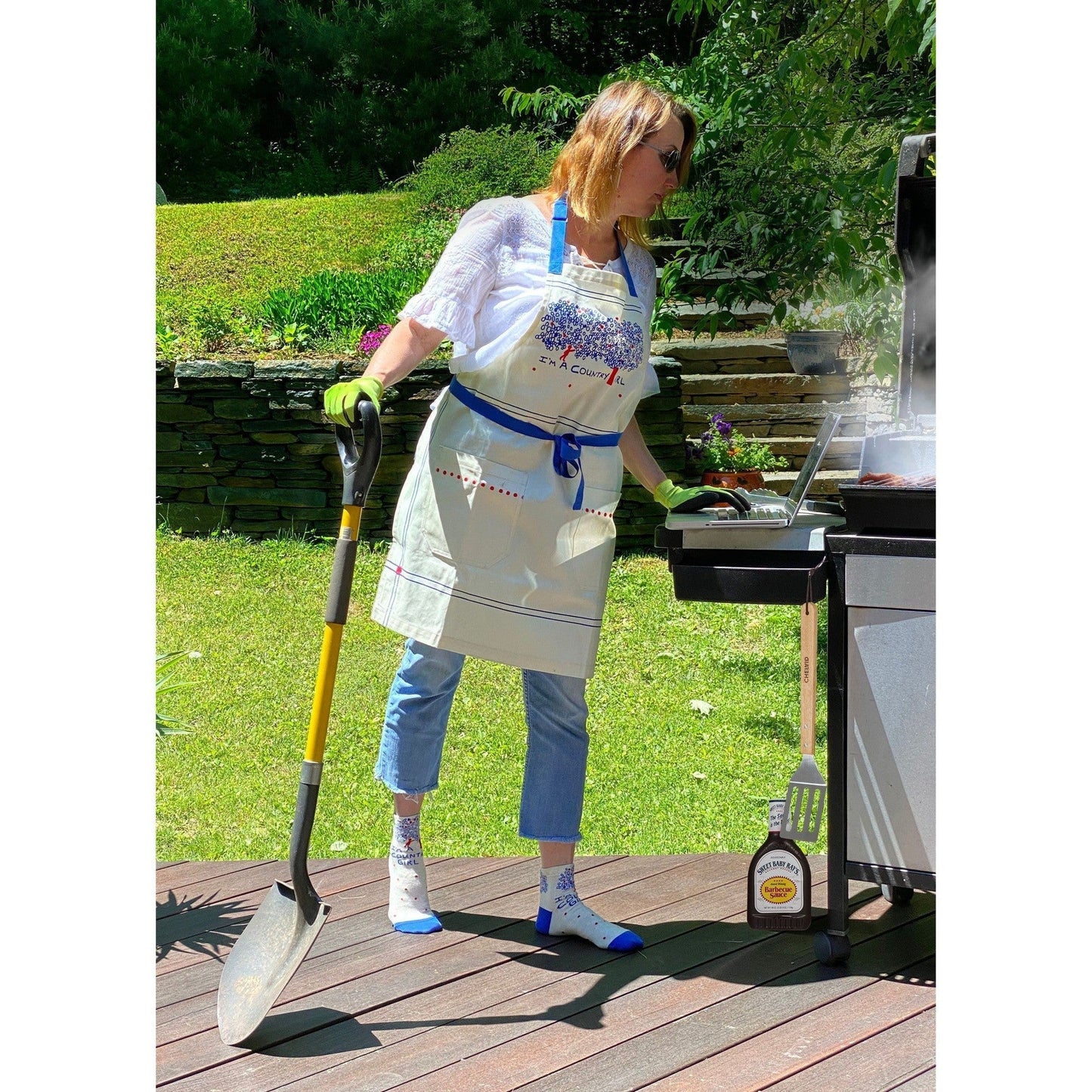 I'm A Country Girl Funny Cooking and BBQ Apron 2 Pockets Adjustable Strap 100% Cotton | BlueQ at GetBullish