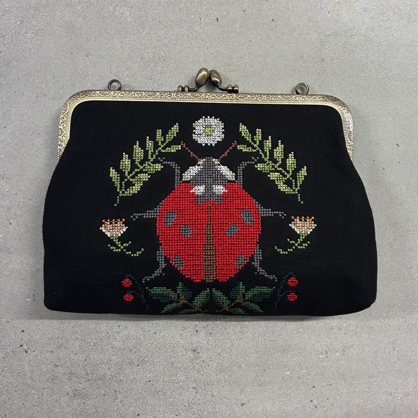 Lady Bug Vintage Kisslock Bag in Black | Ladybird Beetle Shoulder Bag