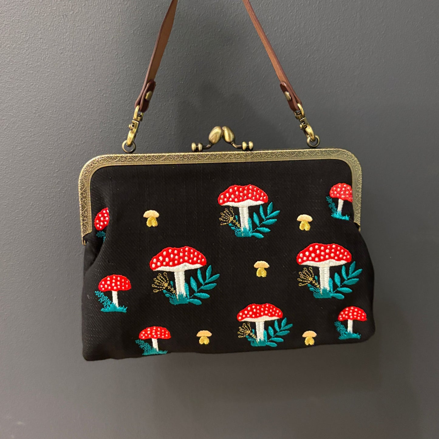 Mushrooms Kisslock Bag | Vintage Mushroom Purse with Detachable Straps in Black
