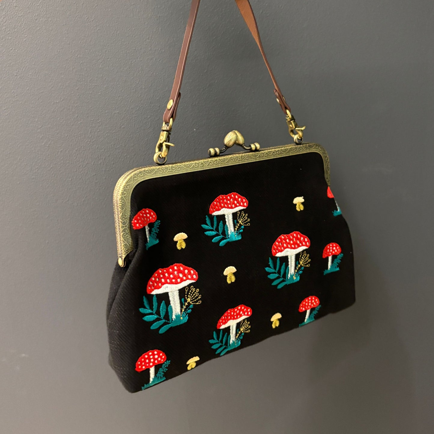 Mushrooms Kisslock Bag | Vintage Mushroom Purse with Detachable Straps in Black