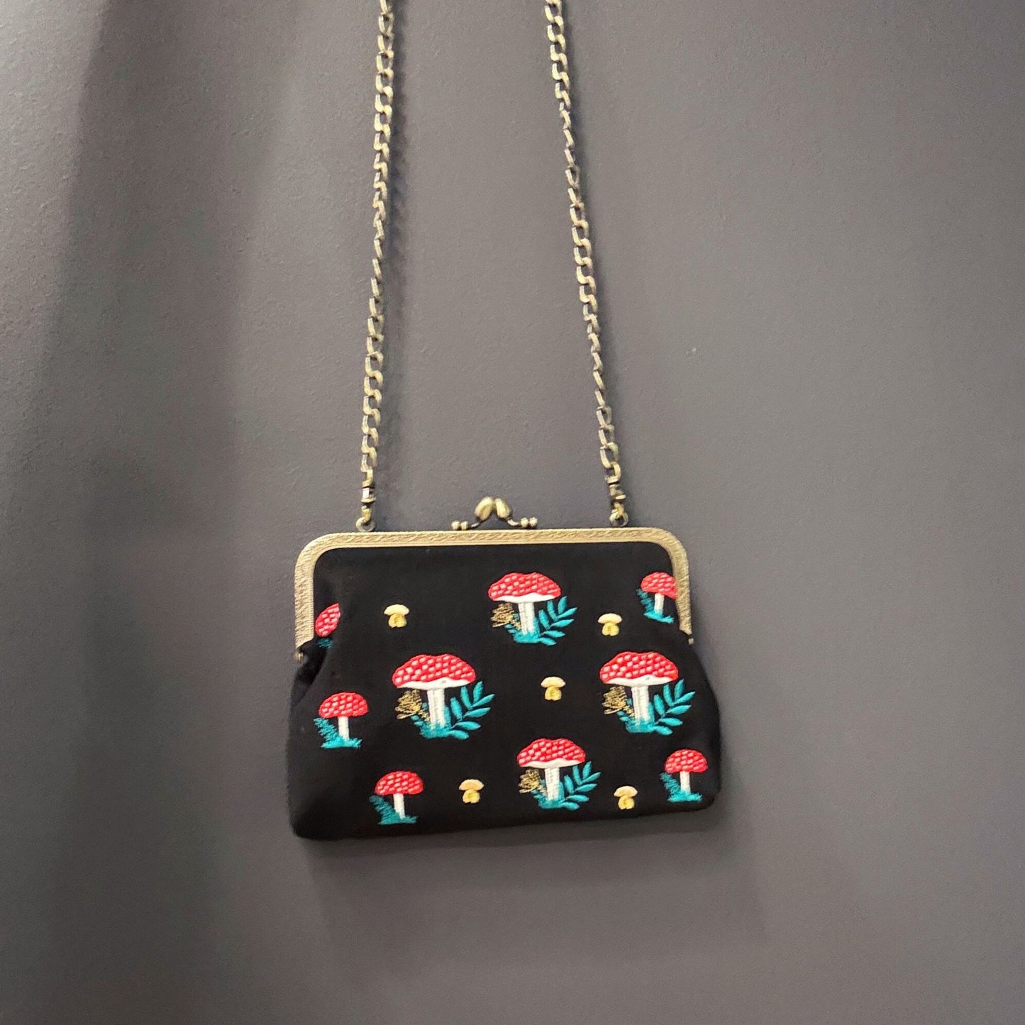 Mushrooms Kisslock Bag | Vintage Mushroom Purse with Detachable Straps in Black