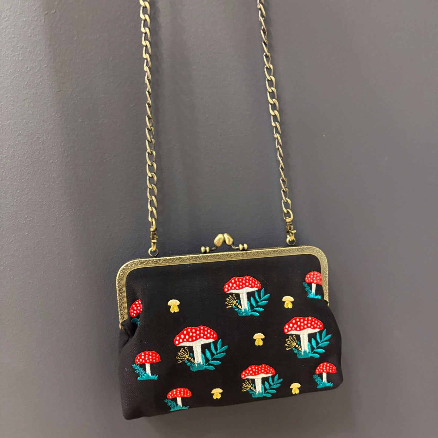 Mushrooms Kisslock Bag | Vintage Mushroom Purse with Detachable Straps in Black