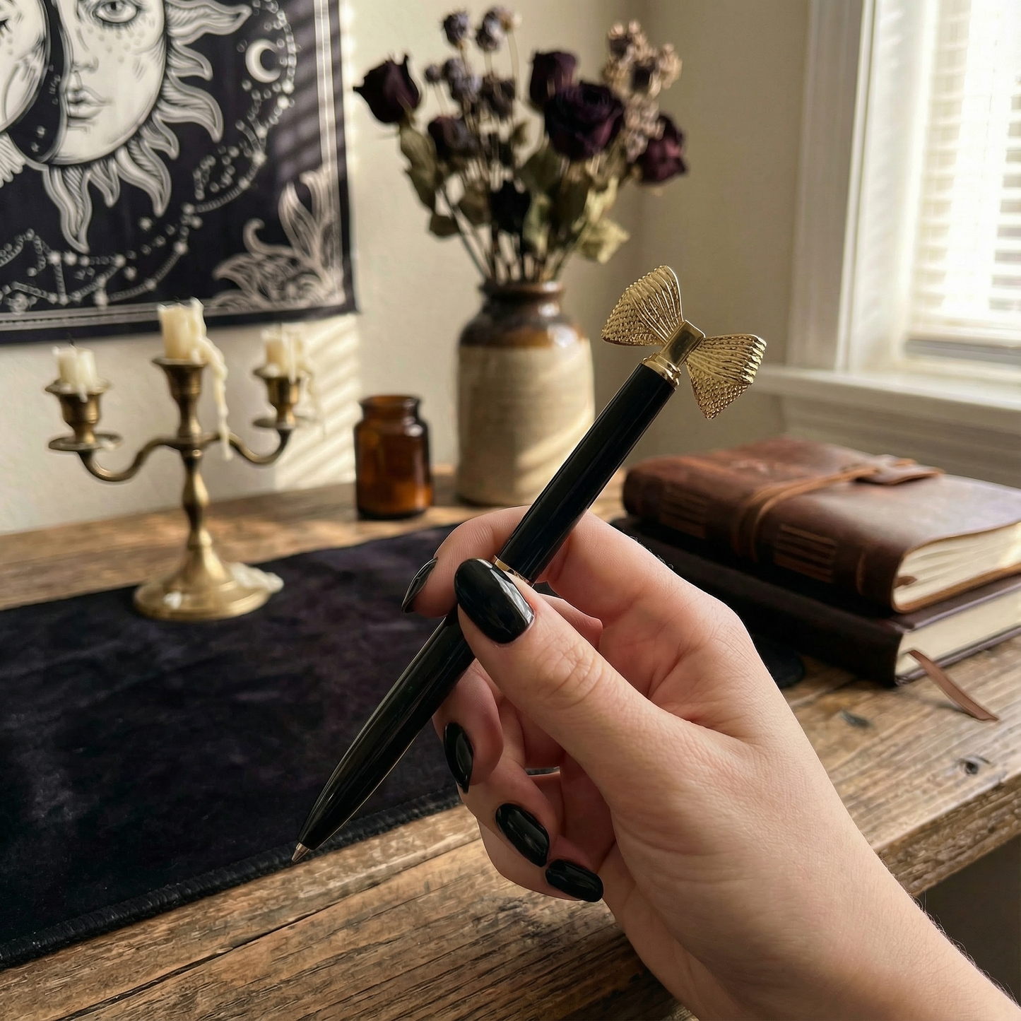 Pretty Refillable Bow Pen | Black and Metallic Gold Single Pen