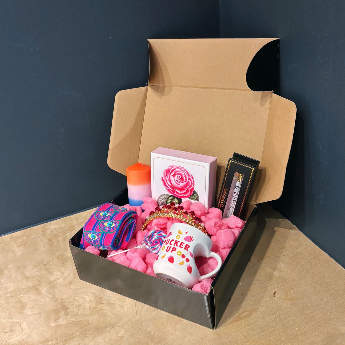 Pucker Up Mug Deluxe Valentine’s Gift Box