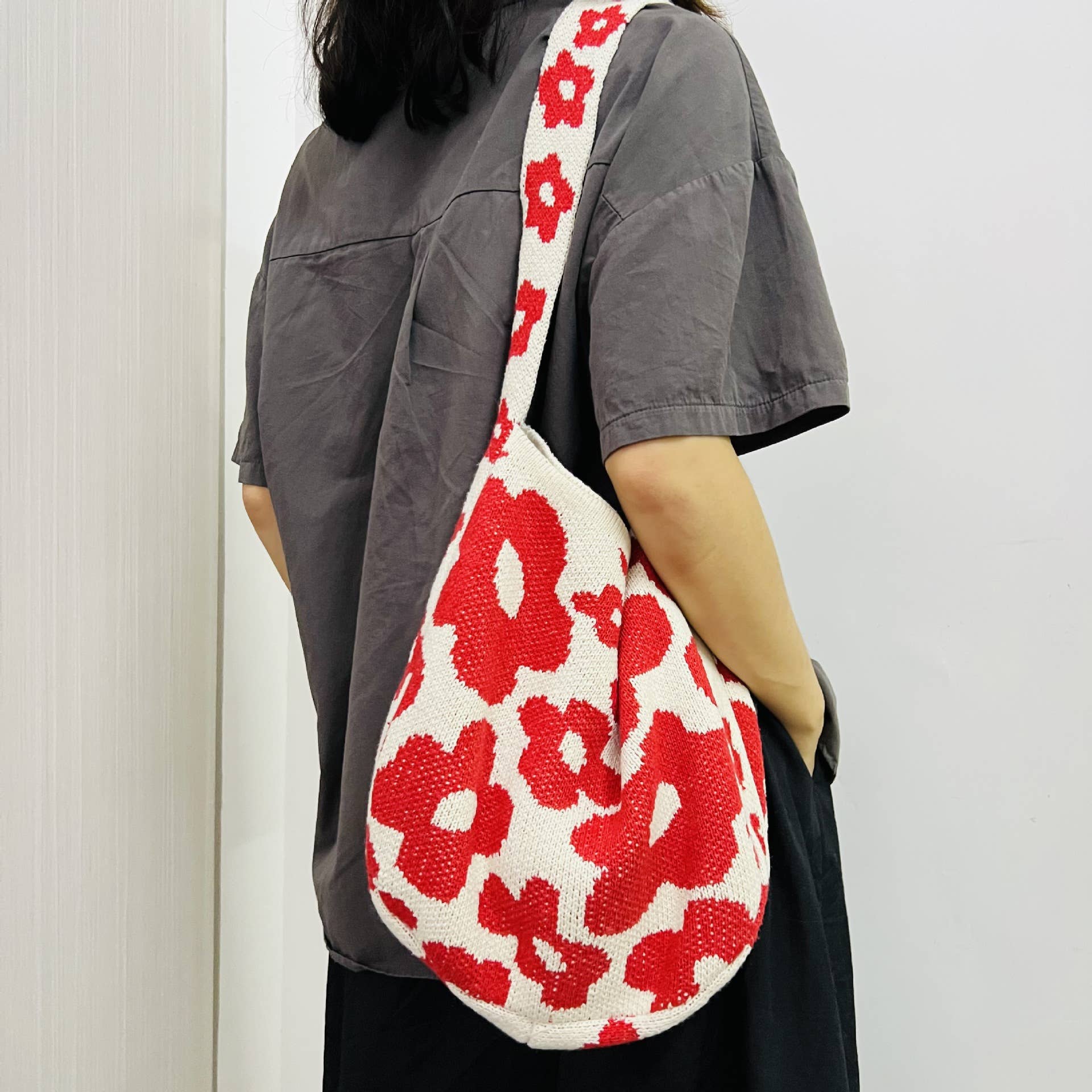 Red Flowers Knitted Single Strap Large Shoulder Tote Bag | 100%Acrylic / One Size | Handbag