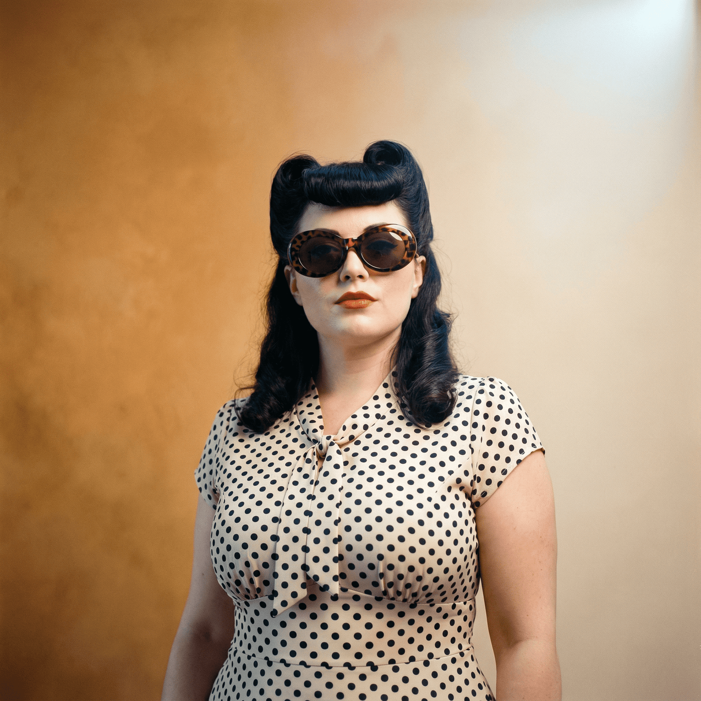 Retro 90’s Round Oval Clout Sunglasses | Vintage Gradient Lens Shades in Tortoise & Red | UV400 Protection