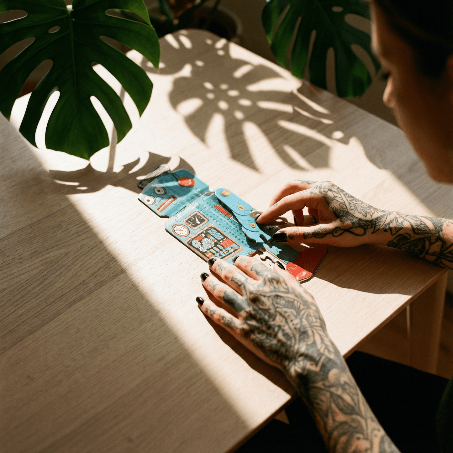 Robot Mini Jigsaw Puzzle | Retro Toy Art Jiggie Puzzle in Gift Box | 38 Pieces | Stocking Stuffer