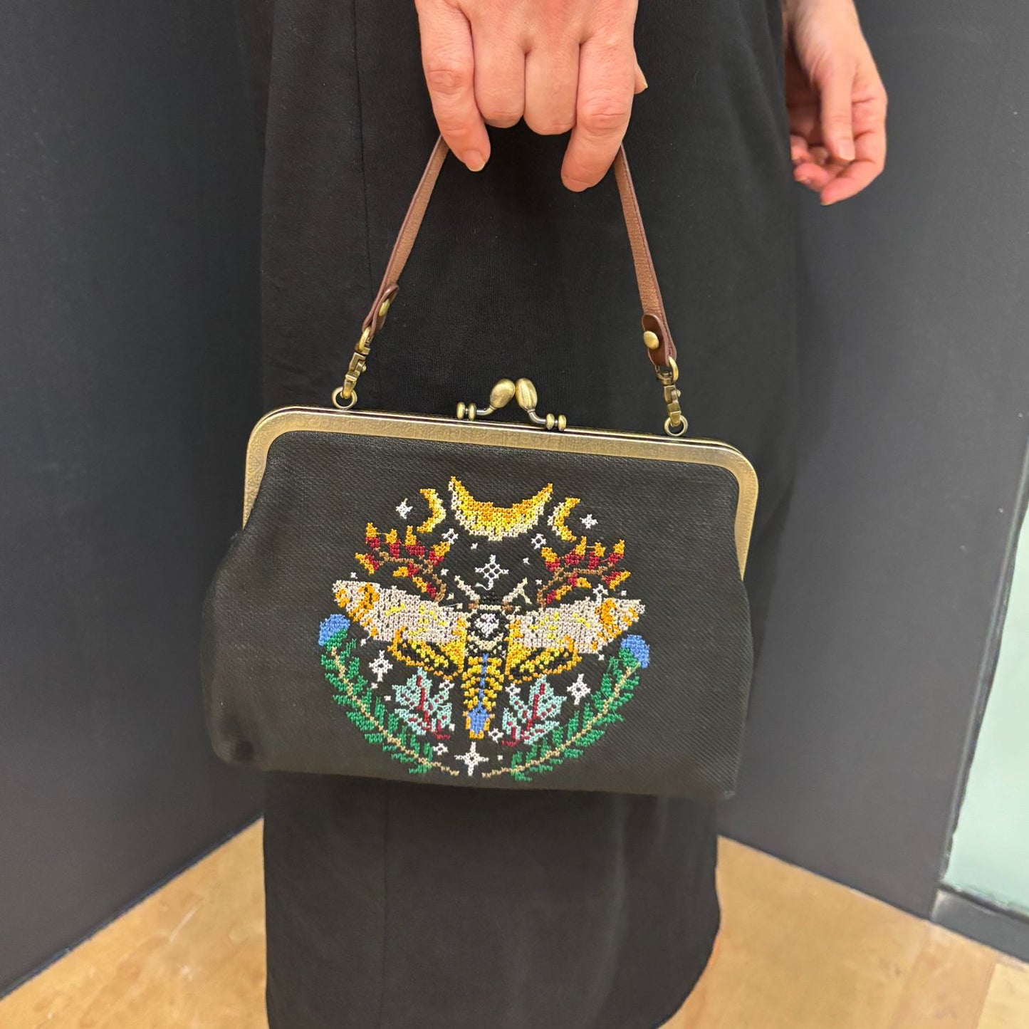 Skull Head Moth Vintage Kisslock Bag | Embroidered Design Handheld Shoulder Bag