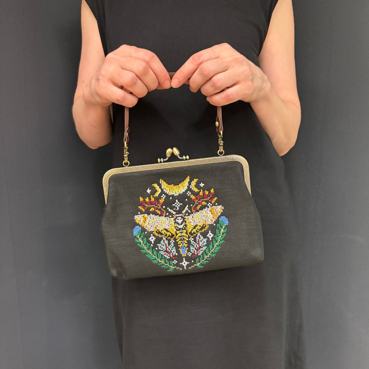 Skull Head Moth Vintage Kisslock Bag | Embroidered Design Handheld Shoulder Bag