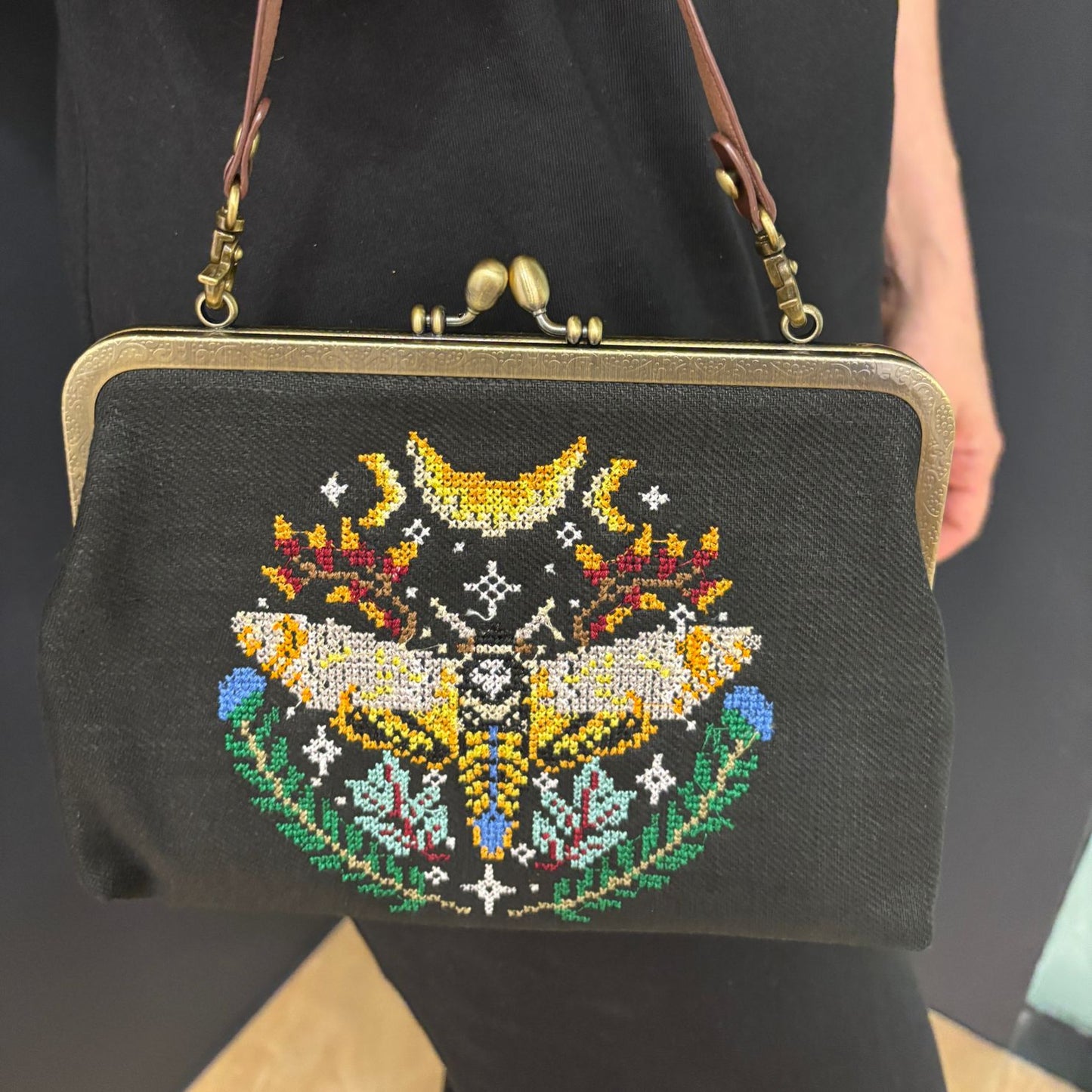 Skull Head Moth Vintage Kisslock Bag | Embroidered Design Handheld Shoulder Bag