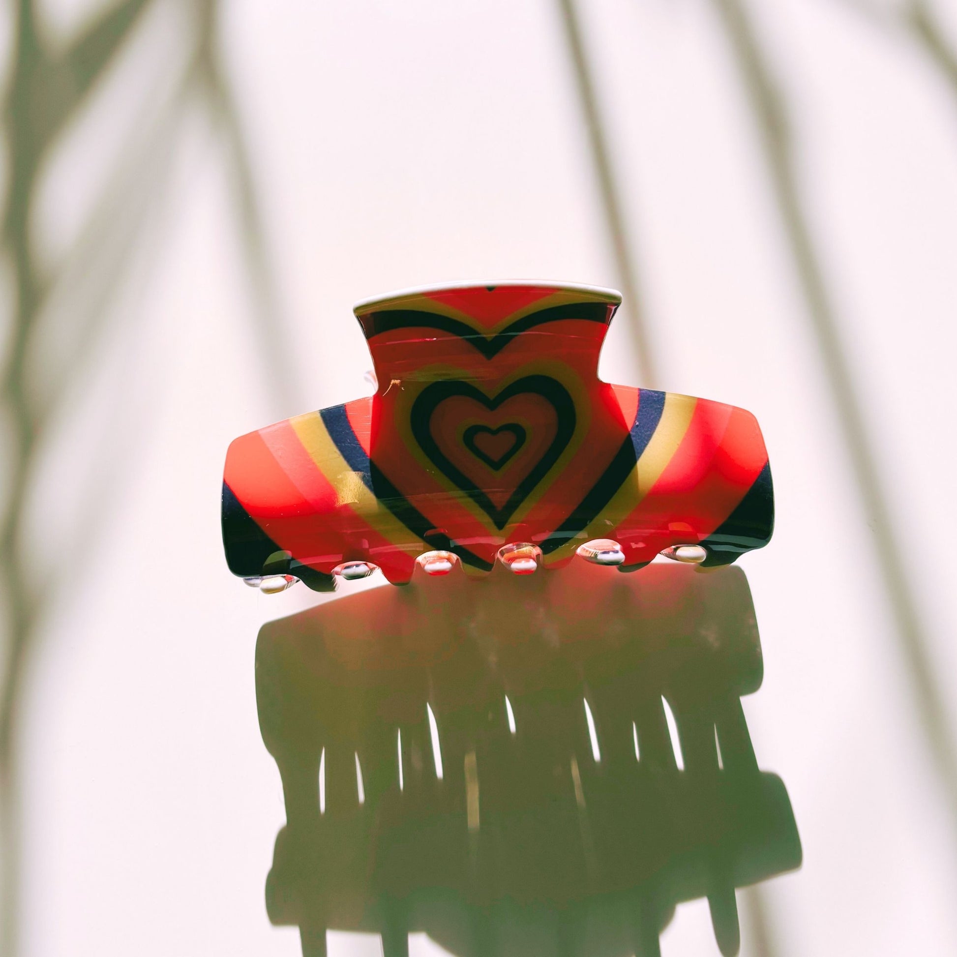 The Foxy in Warm ‘70s Sunrise Hair Claw | Hearts Claw Clip in Velvet Travel Bag