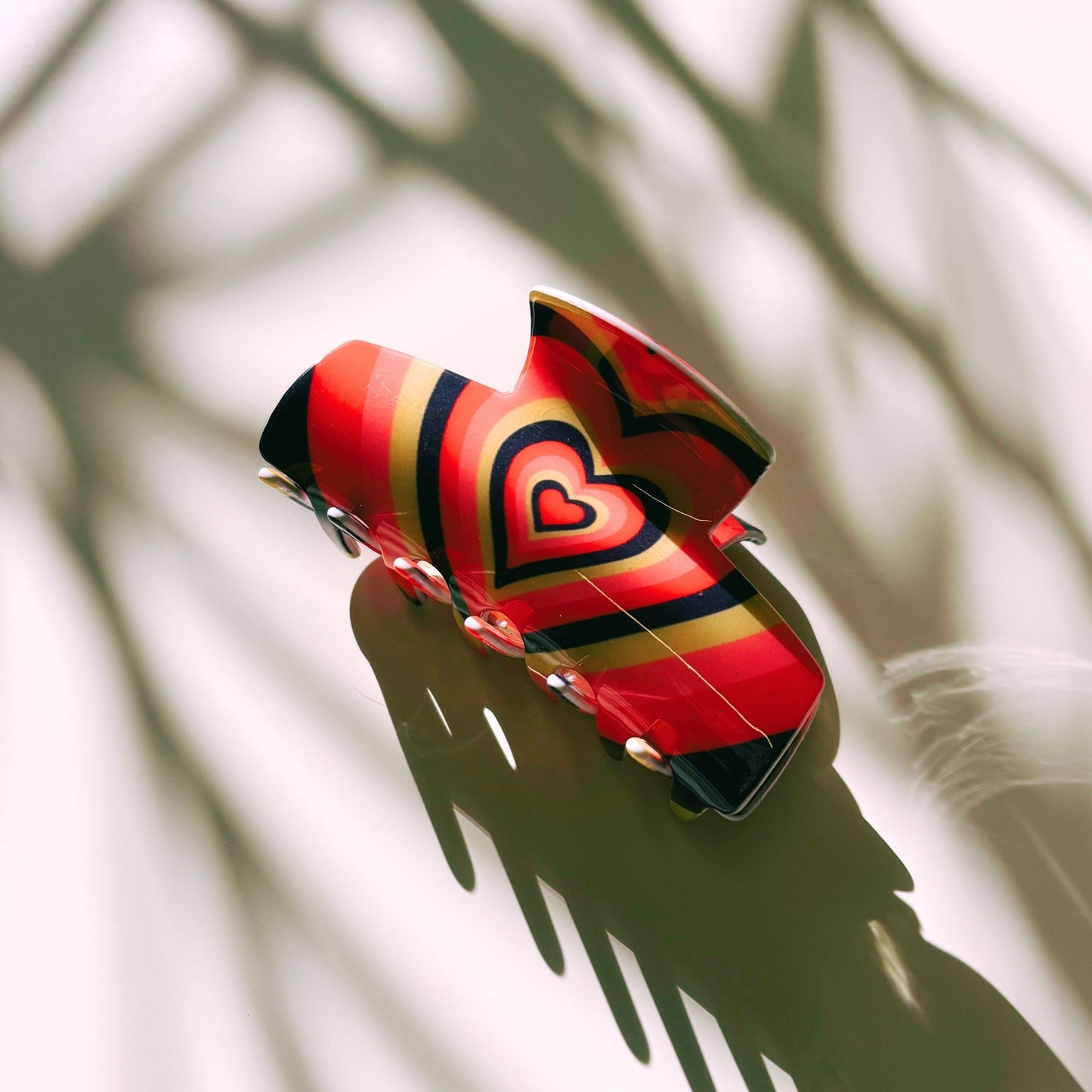 The Foxy in Warm ‘70s Sunrise Hair Claw | Hearts Claw Clip in Velvet Travel Bag