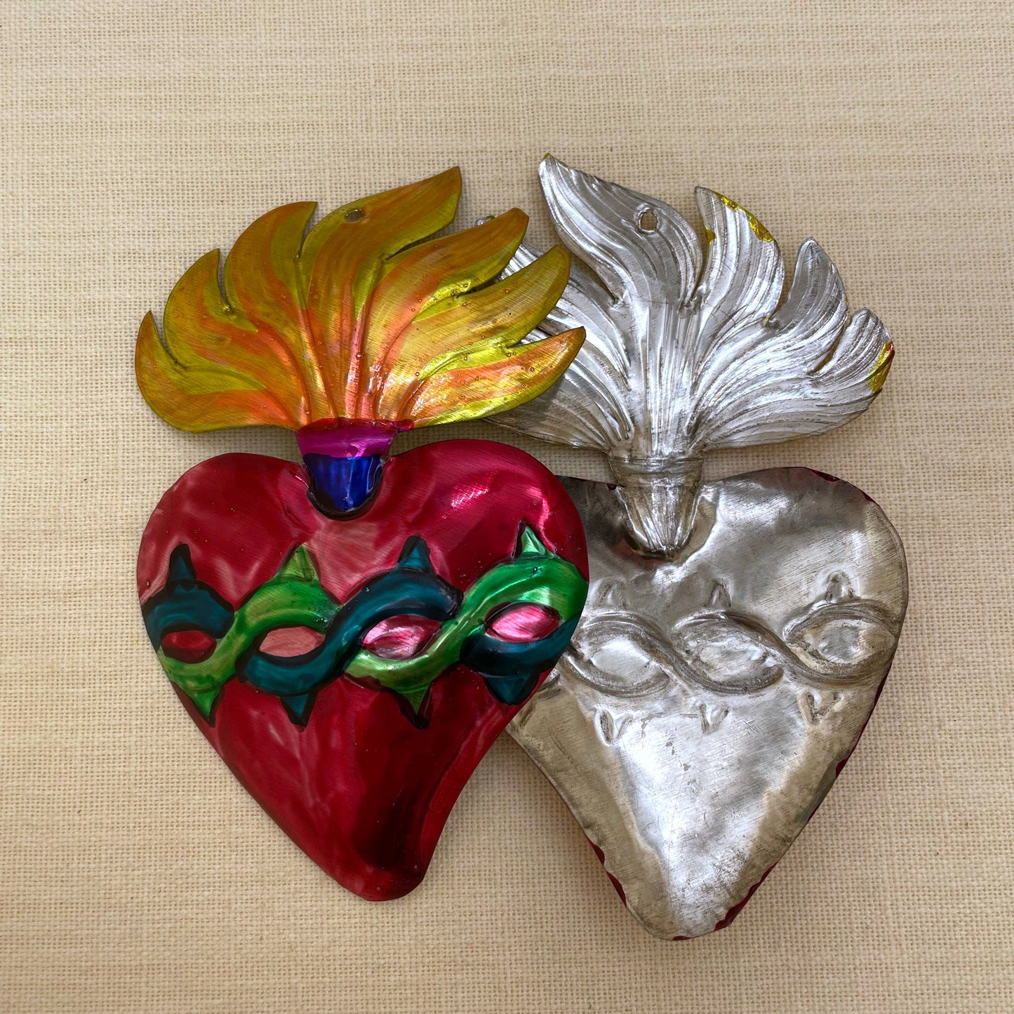 Tin Heart with Thorns Ornament | Made in Mexico Hand Painted Heart-shaped Decor | 13 x 8 cm