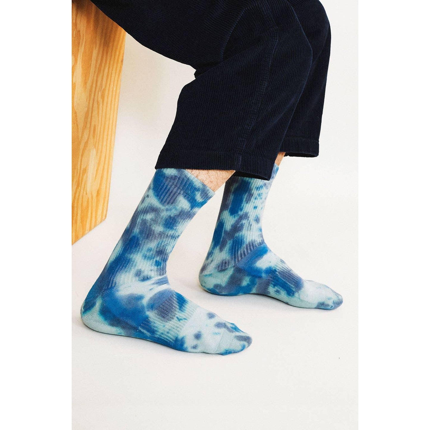 Trippy Crew Socks in Caramel and Cloudy Tie Dye | Seamless Toe Men 9 to 12